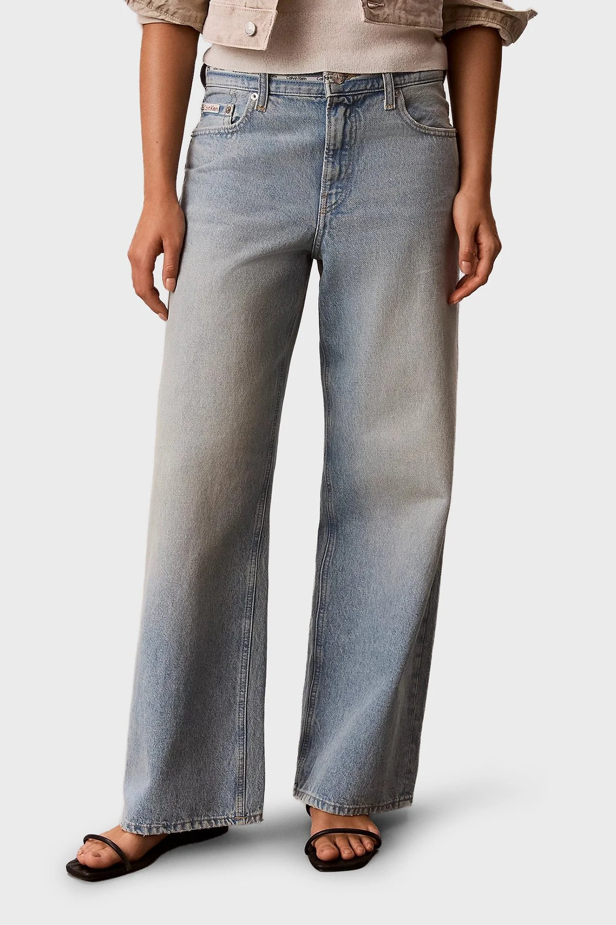 Calvin Klein Pamuklu Düşük Bel Bol Paça Baggy Jeans LV047G916GYP3 Kadın Kot Pantolon LV047G916G YP3 AÇIK MAVİ - 1