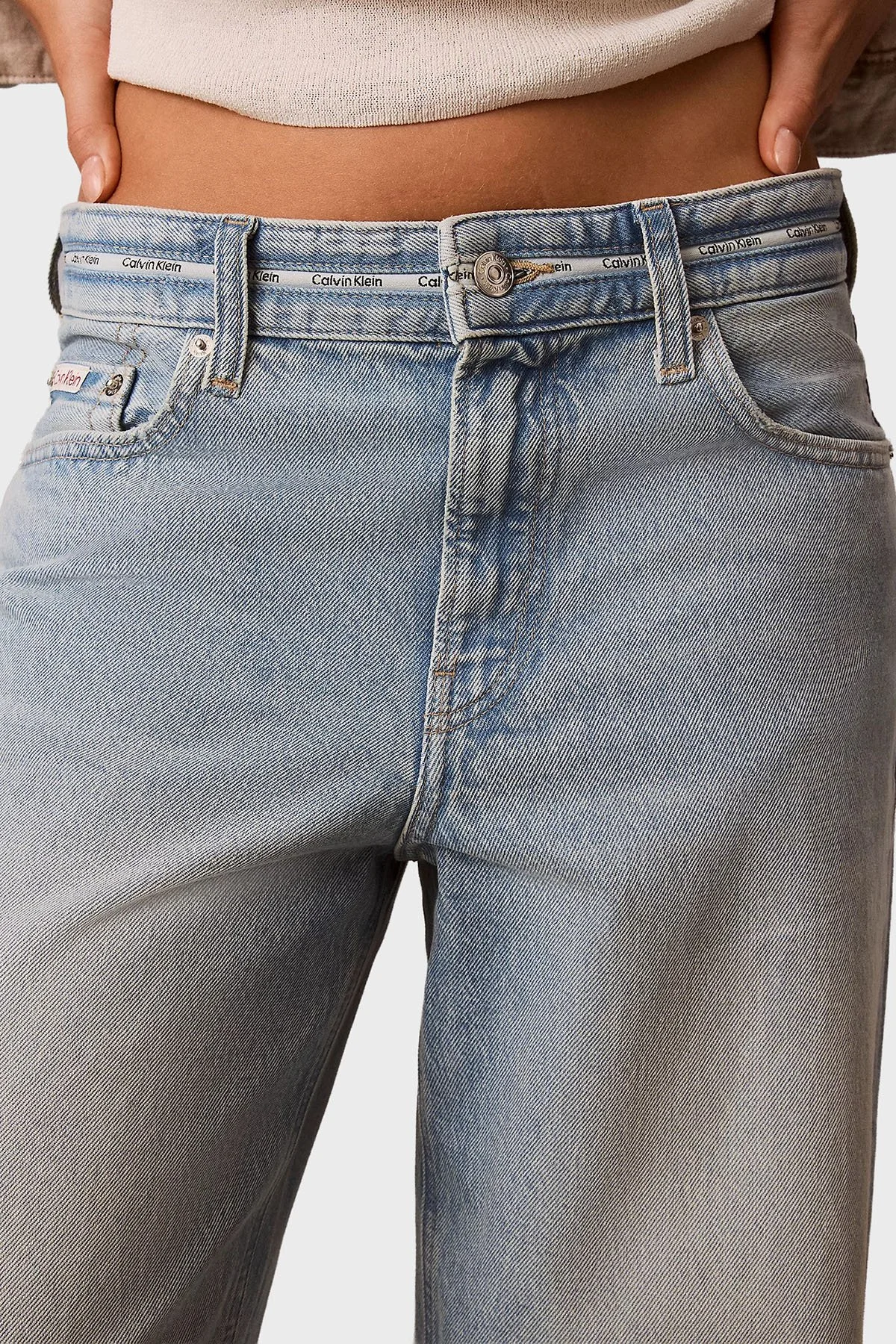 Calvin Klein Pamuklu Düşük Bel Bol Paça Baggy Jeans LV047G916GYP3 Kadın Kot Pantolon LV047G916G YP3 AÇIK MAVİ - 5