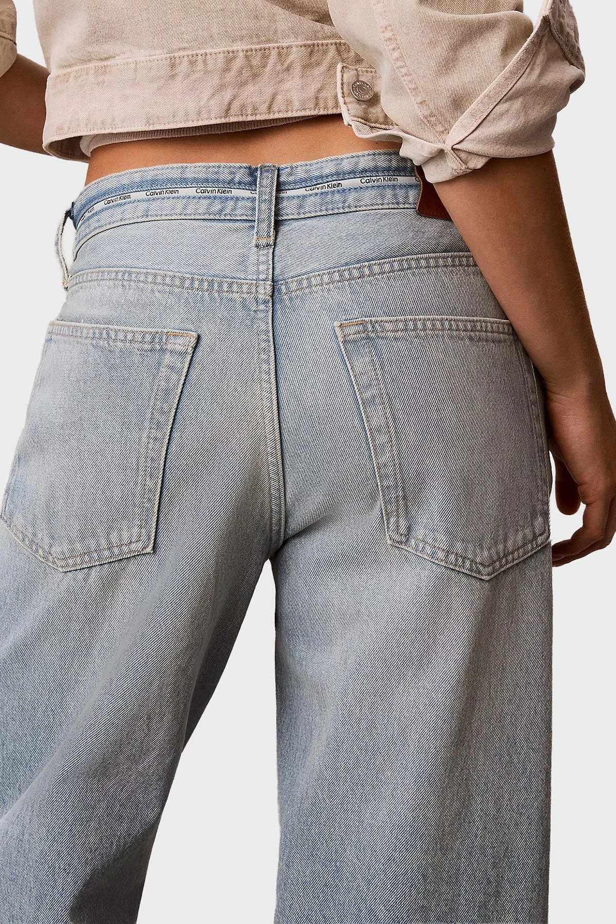 Calvin Klein Pamuklu Düşük Bel Bol Paça Baggy Jeans LV047G916GYP3 Kadın Kot Pantolon LV047G916G YP3 AÇIK MAVİ - 6