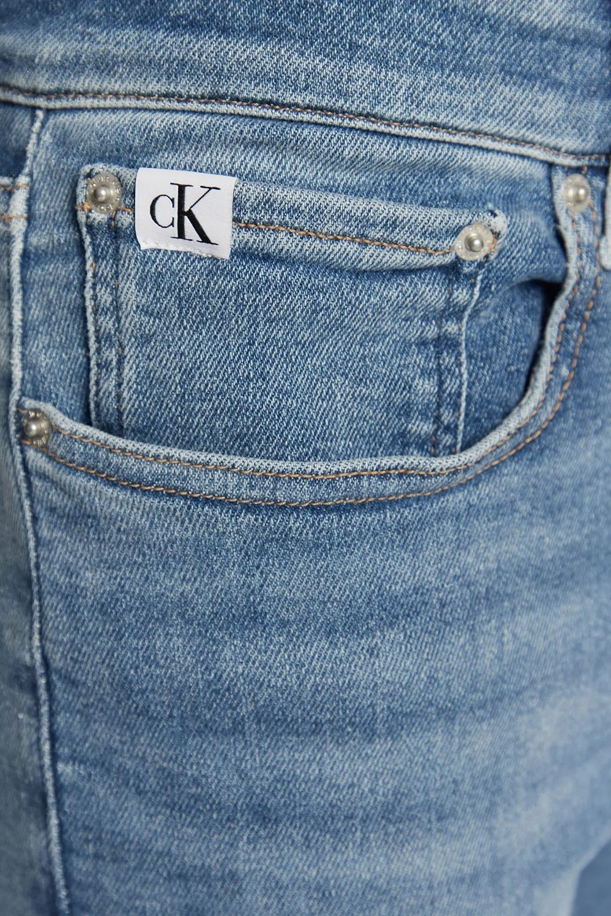 Calvin Klein Pamuklu Düşük Bel Dar Paça Skinny Fit Pantolon Erkek Kot Pantolon J30J322413 1A4 MAVİ - 4