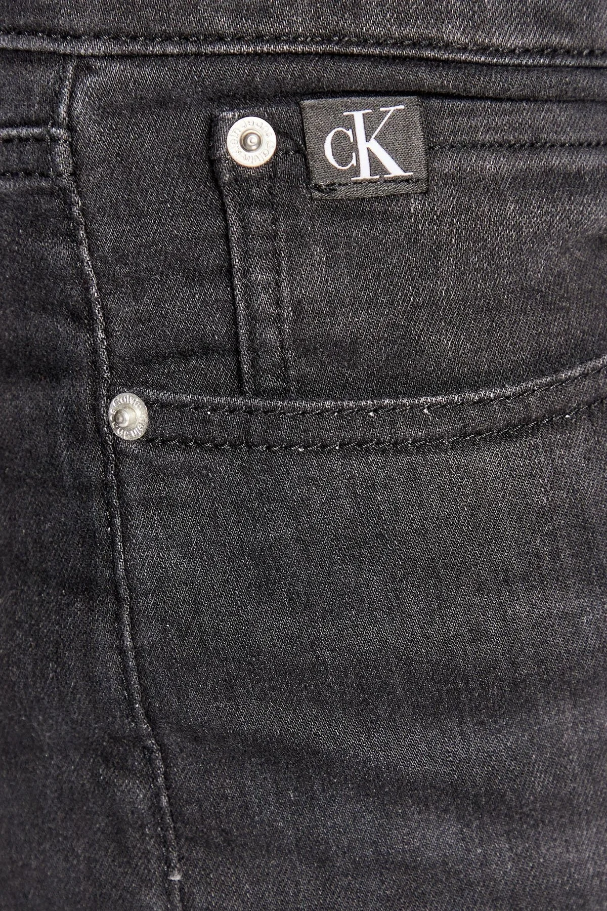 Calvin Klein Pamuklu Düşük Bel Skinny Fit Pantolon Erkek Kot Pantolon J30J322402 1BY SİYAH - 4