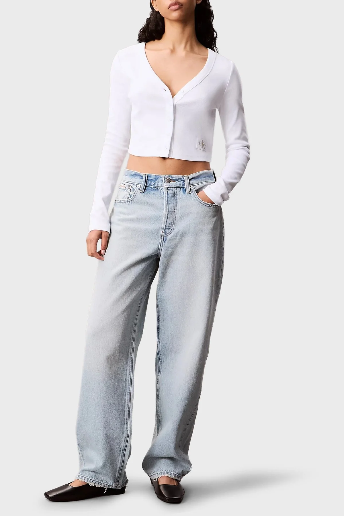 Calvin Klein Pamuklu Fitted Fit V Yaka Fitilli Kısa LV047C204GYAA Bayan Hırka LV047C204G YAA BEYAZ - 2