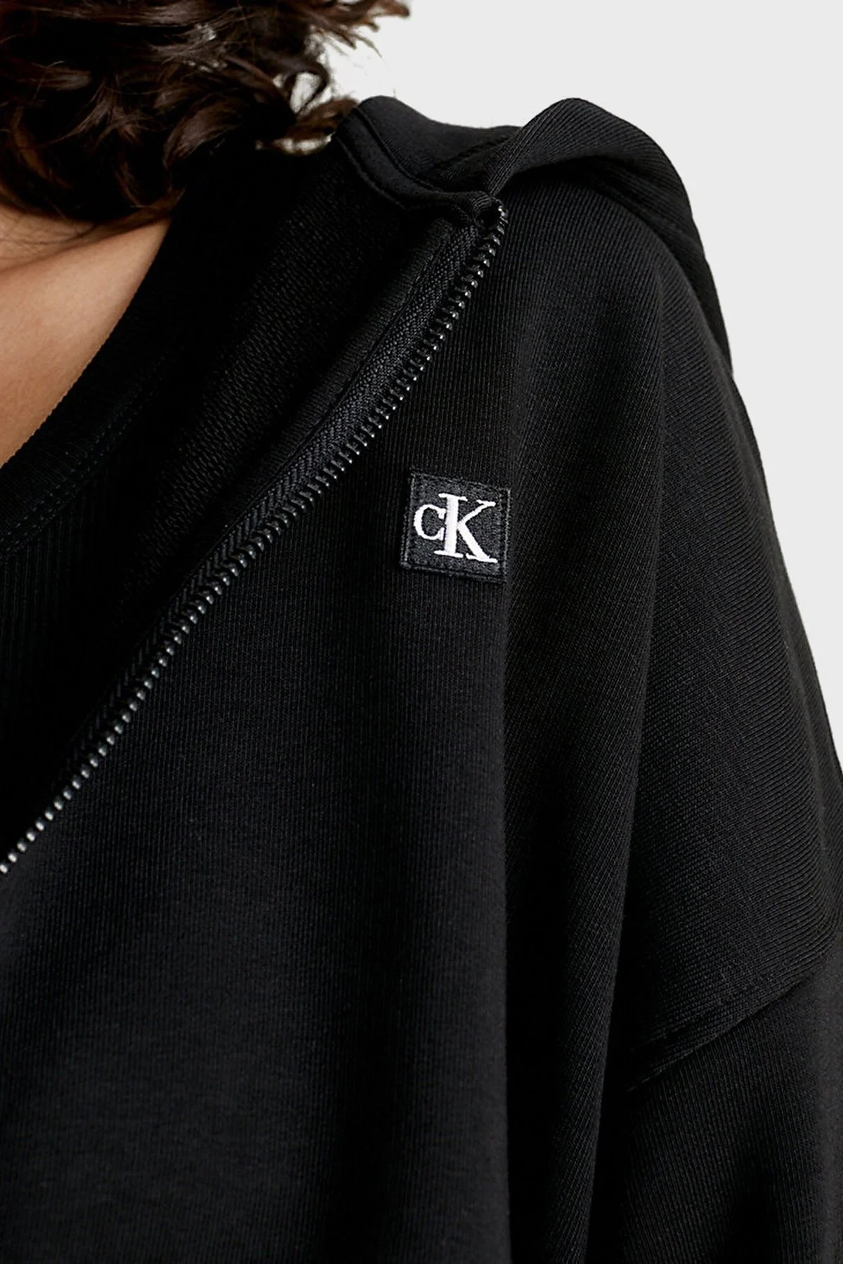 Calvin Klein Pamuklu Kapüşonlu Relaxed Fit Crop J20J222885BEH Bayan Sweat J20J222885 BEH SİYAH - 4