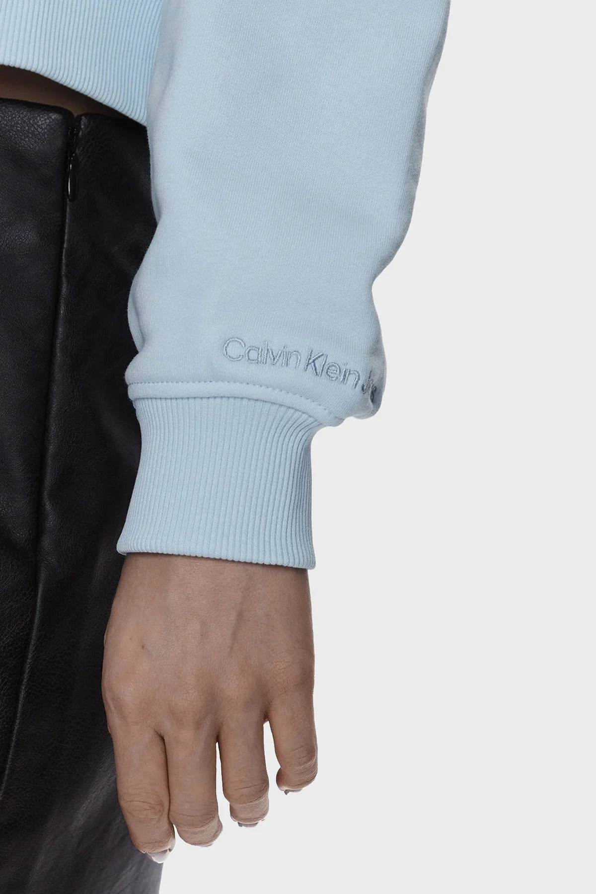 Calvin Klein Pamuklu Kapüşonlu Relaxed Fit Crop J20J222885CYR Bayan Sweat J20J222885 CYR AÇIK MAVİ - 5