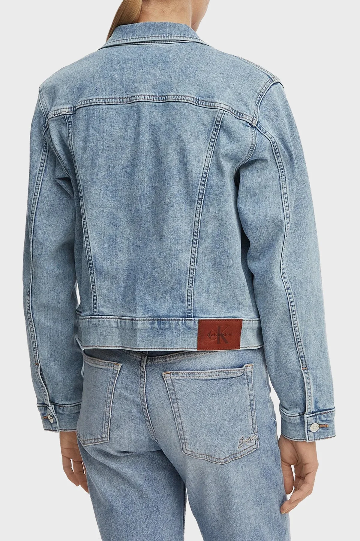 Calvin Klein Pamuklu Klasik Yaka Düğmeli Kadın Kot Ceket LV047F672G 1XT MAVİ - 3