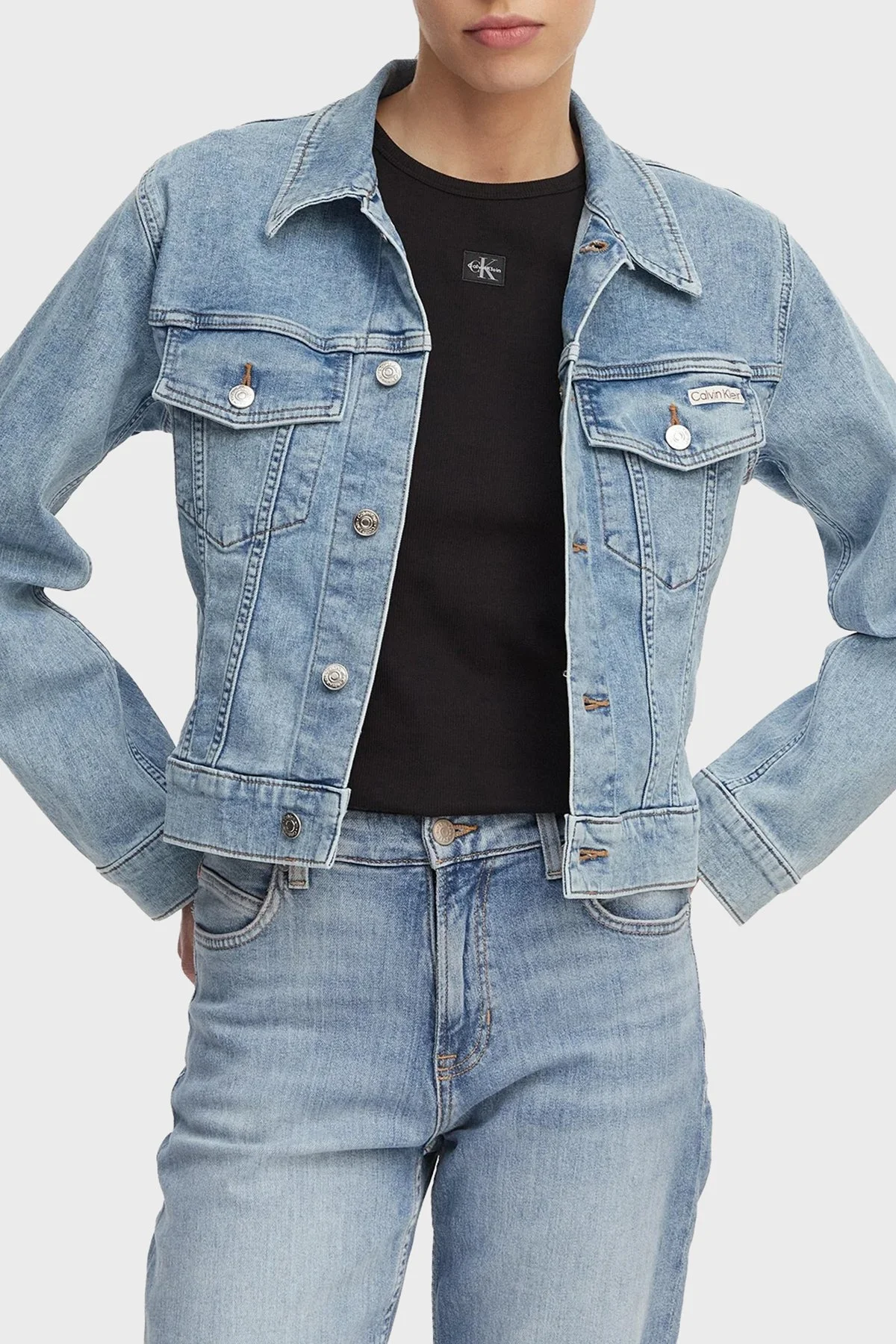 Calvin Klein Pamuklu Klasik Yaka Düğmeli Kadın Kot Ceket LV047F672G 1XT MAVİ - 1