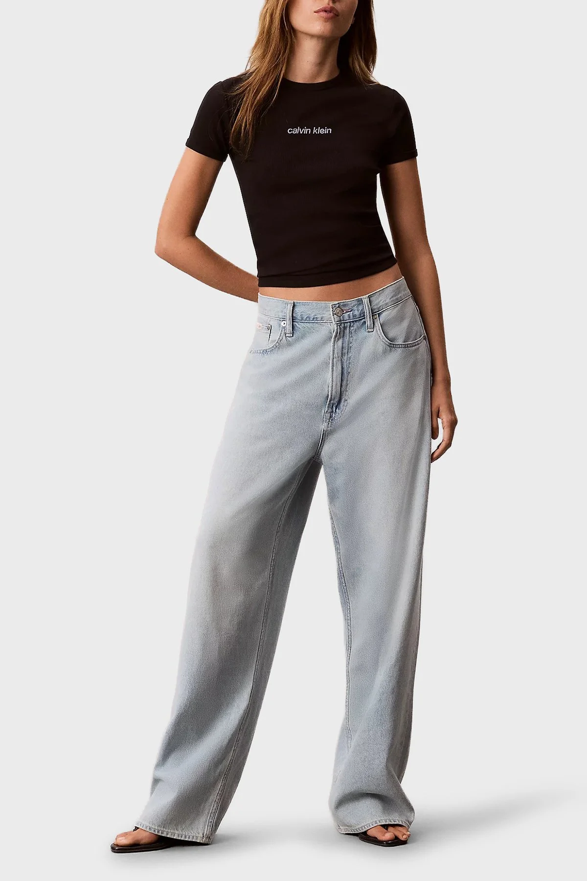 Calvin Klein Pamuklu Logolu Slim Fit Bisiklet Yaka LV047G816GUB1 Kadın T Shirt LV047G816G UB1 SİYAH - 4