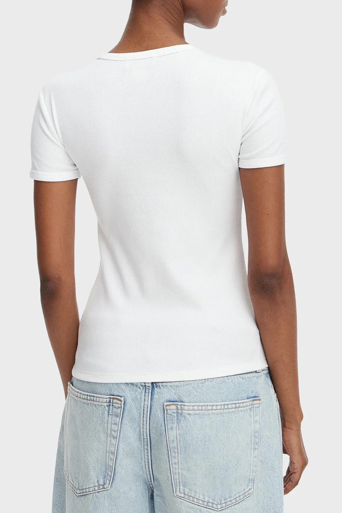 Calvin Klein Pamuklu Logolu Slim Fit Bisiklet Yaka LV047G816GYAF Kadın T Shirt LV047G816G YAF BEYAZ - 3