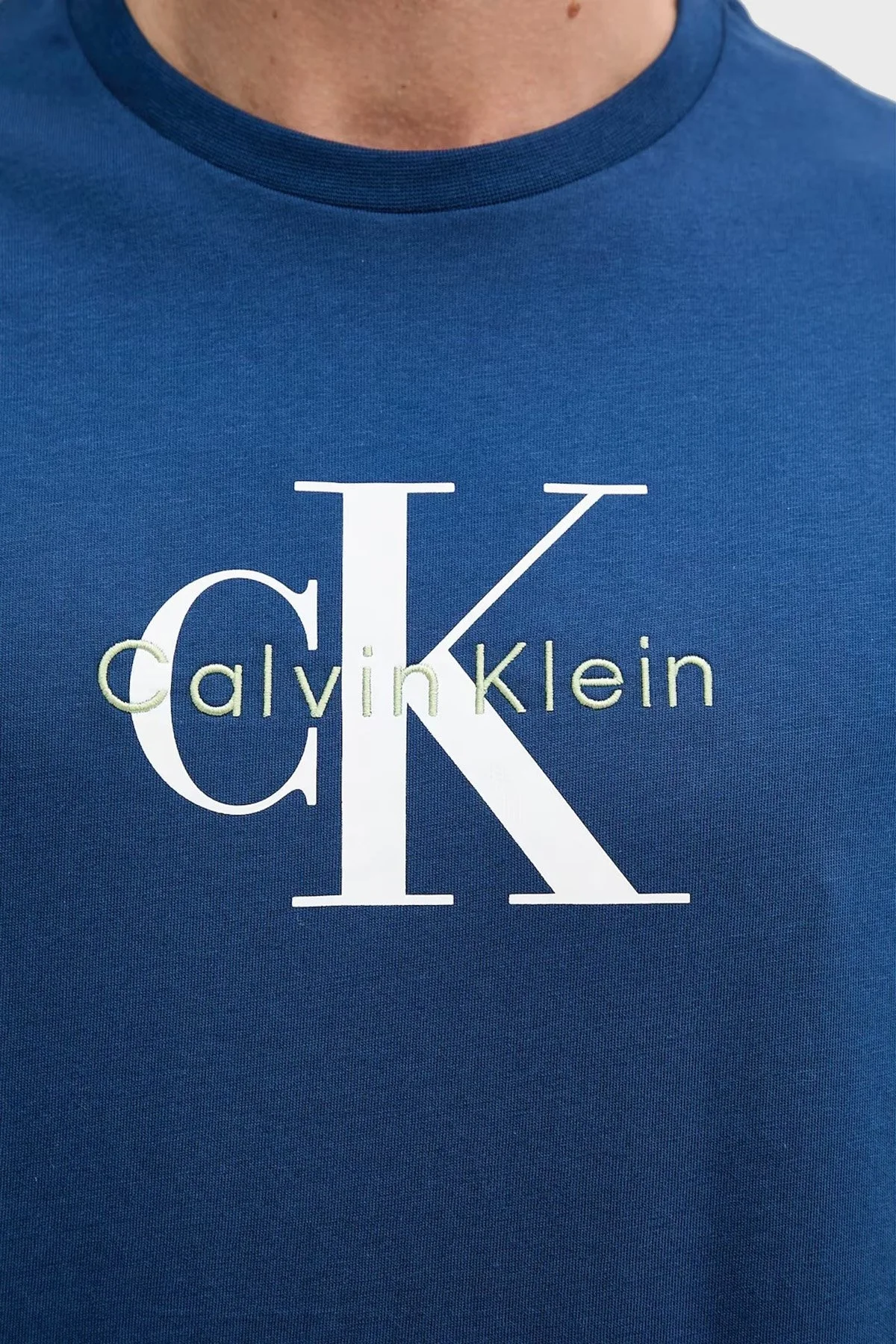Calvin Klein Pamuklu Loose Fit Bisiklet Yaka Logolu LV04RB862GC3I Erkek T Shirt LV04RB862G C3I LACİVERT - 4