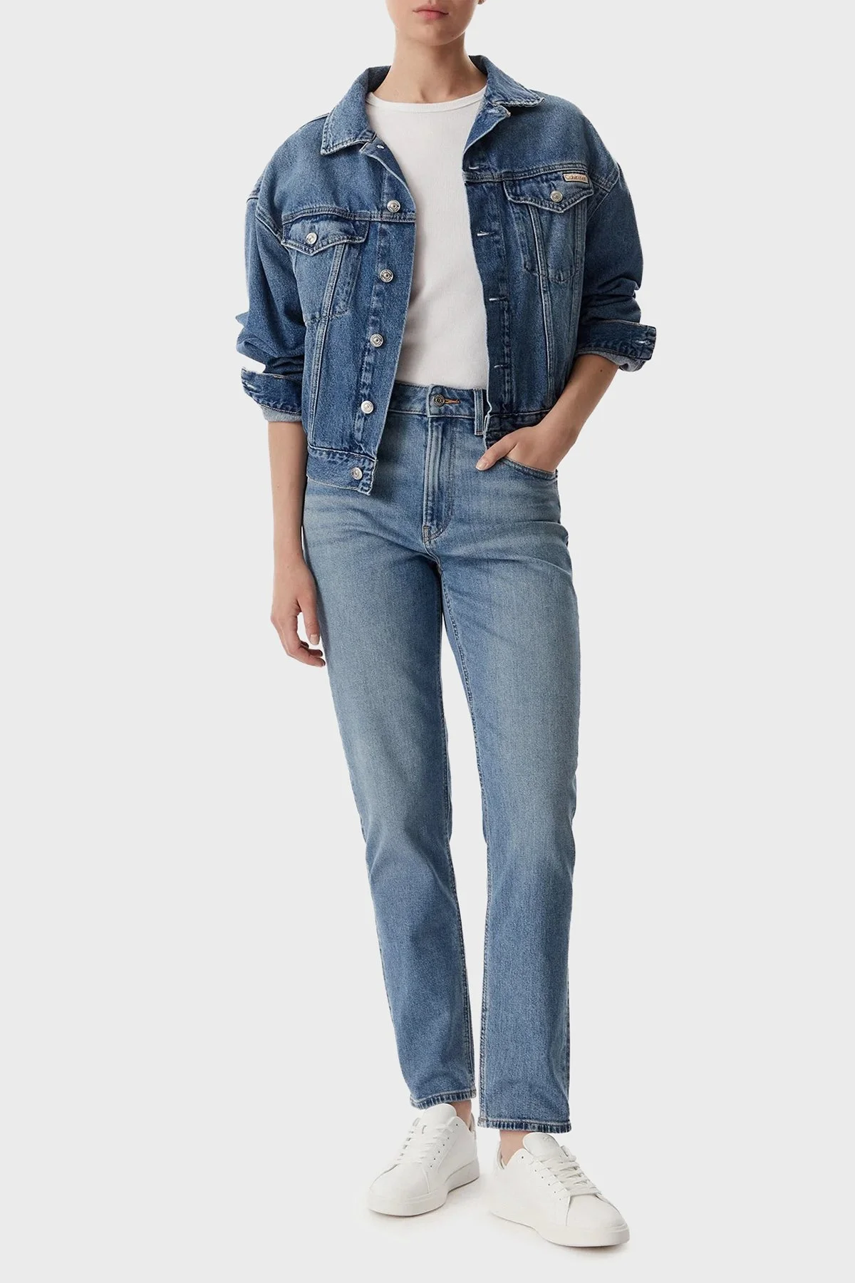 Calvin Klein Pamuklu Mom Fit Normal Bel Jeans LV047F951GX8B Kadın Kot Pantolon LV047F951G X8B MAVİ - 2