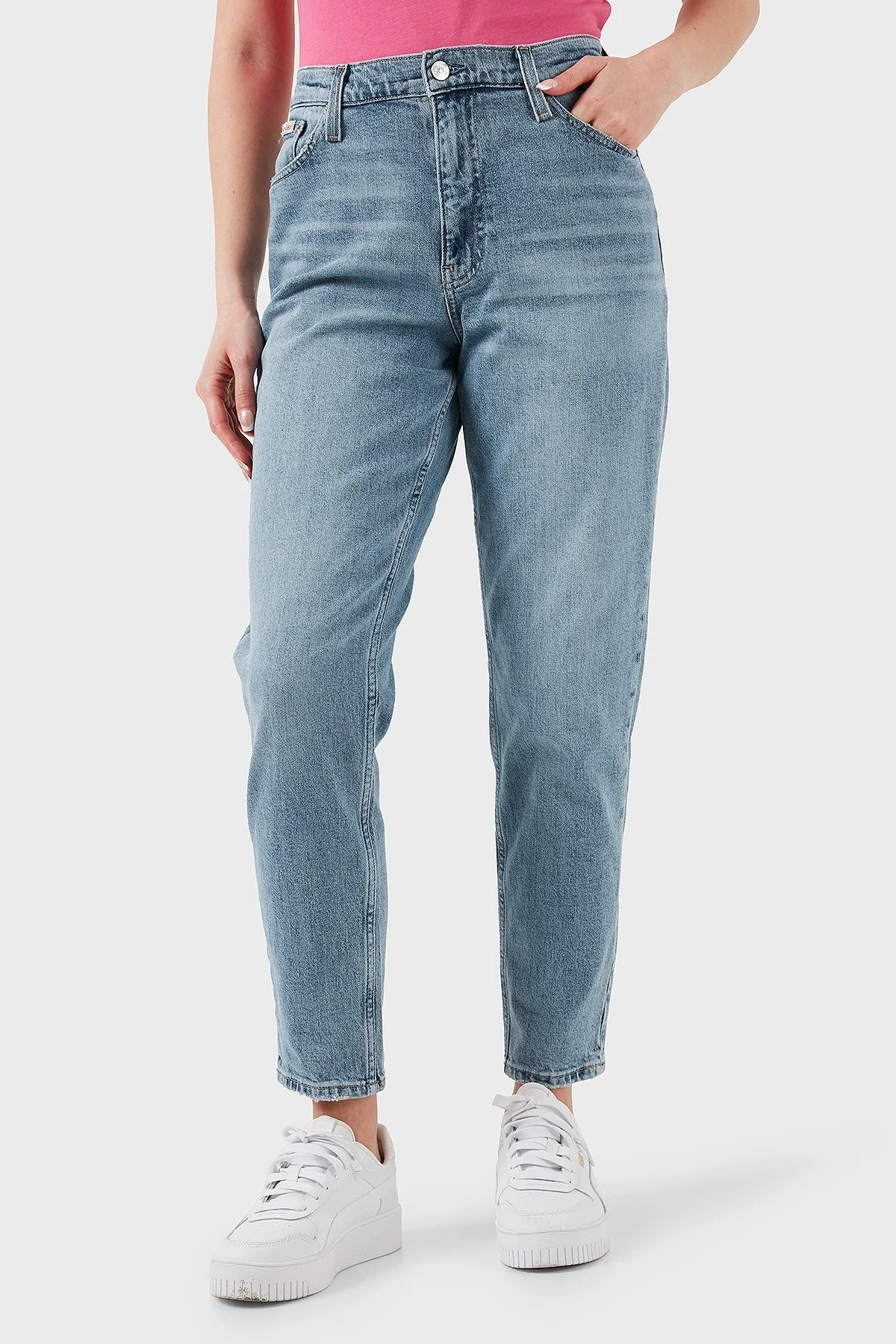 Calvin Klein Pamuklu Mom Fit Yüksek Bel Düz Paça Jeans J20J2245151AA Bayan Kot Pantolon J20J224515 1AA AÇIK MAVİ - 10