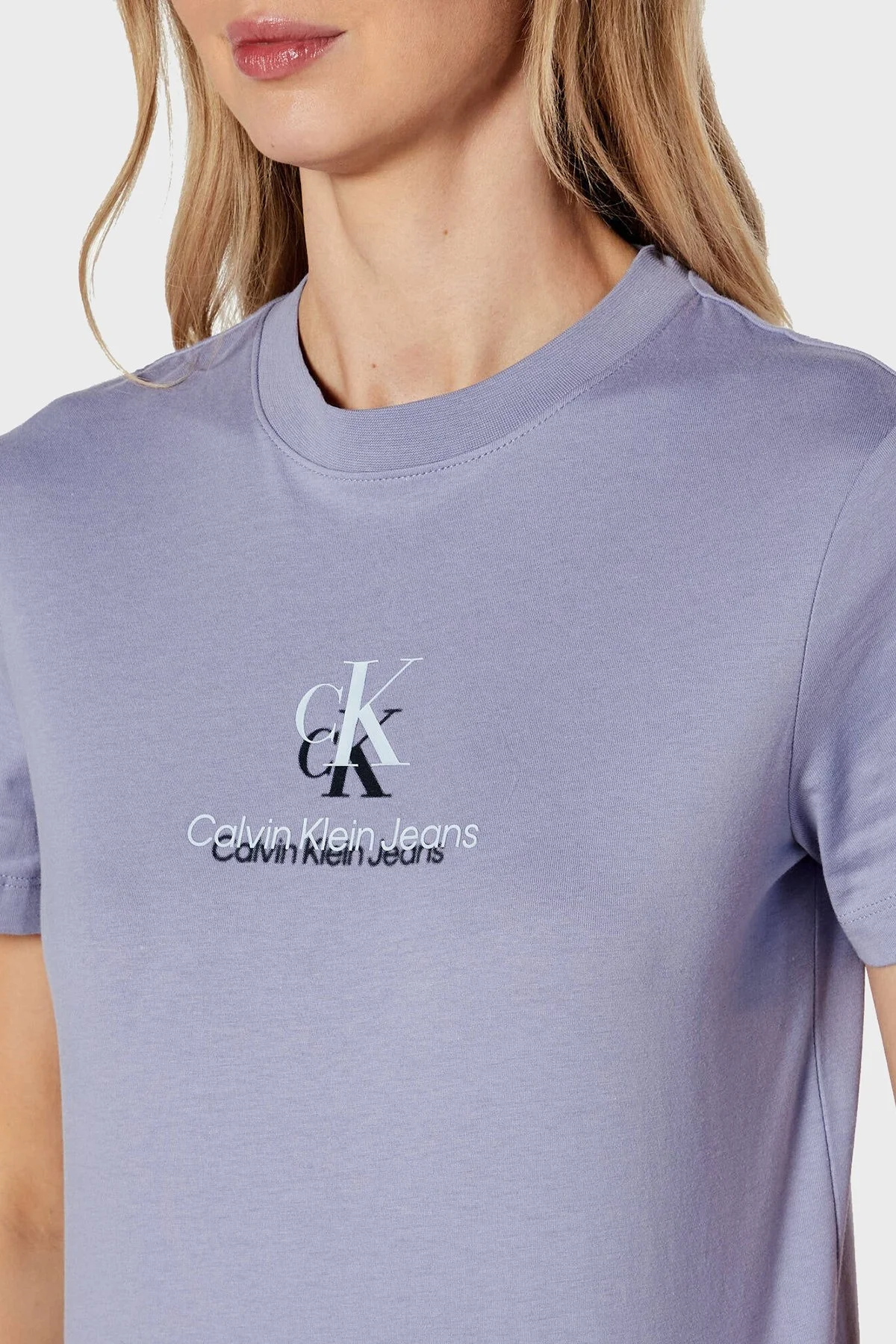 Calvin Klein Pamuklu Monogram Logo Baskılı Regular Fit Bisiklet Yaka J20J225545VFV Bayan T Shirt J20J225545 VFV LİLA - 4