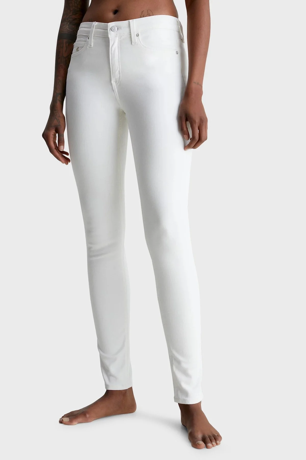 Calvin Klein Pamuklu Orta Bel Dar Paça Skinny Fit Jeans J20J2206181AA Bayan Pantolon J20J220618 1AA BEYAZ - 1