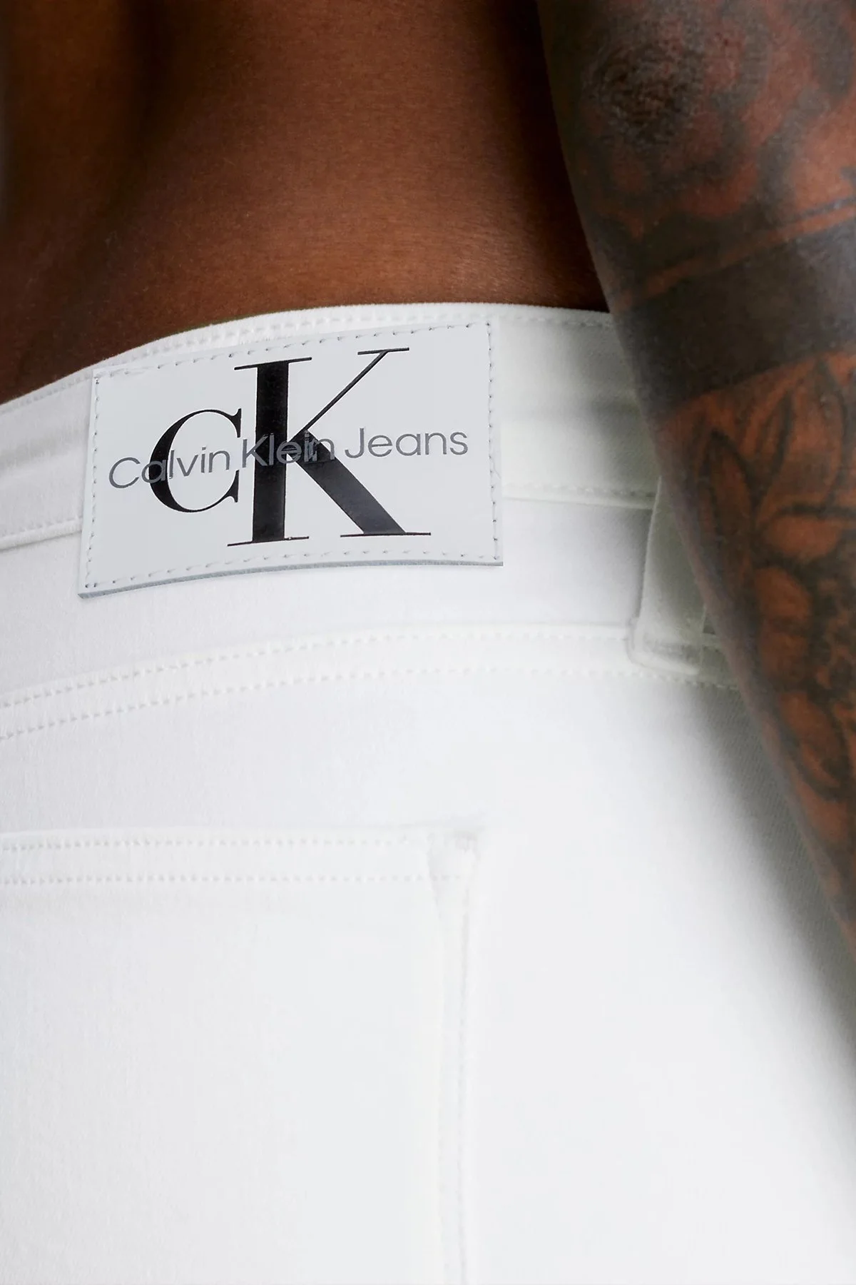 Calvin Klein Pamuklu Orta Bel Dar Paça Skinny Fit Jeans J20J2206181AA Bayan Pantolon J20J220618 1AA BEYAZ - 3