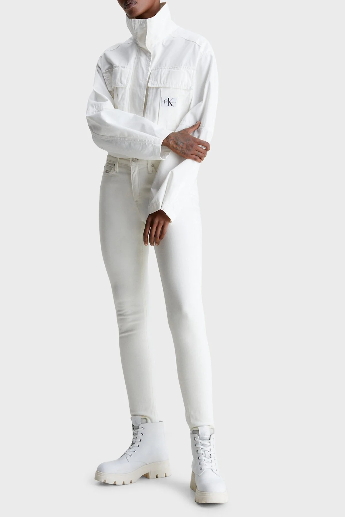 Calvin Klein Pamuklu Orta Bel Dar Paça Skinny Fit Jeans J20J2206181AA Bayan Pantolon J20J220618 1AA BEYAZ - 4