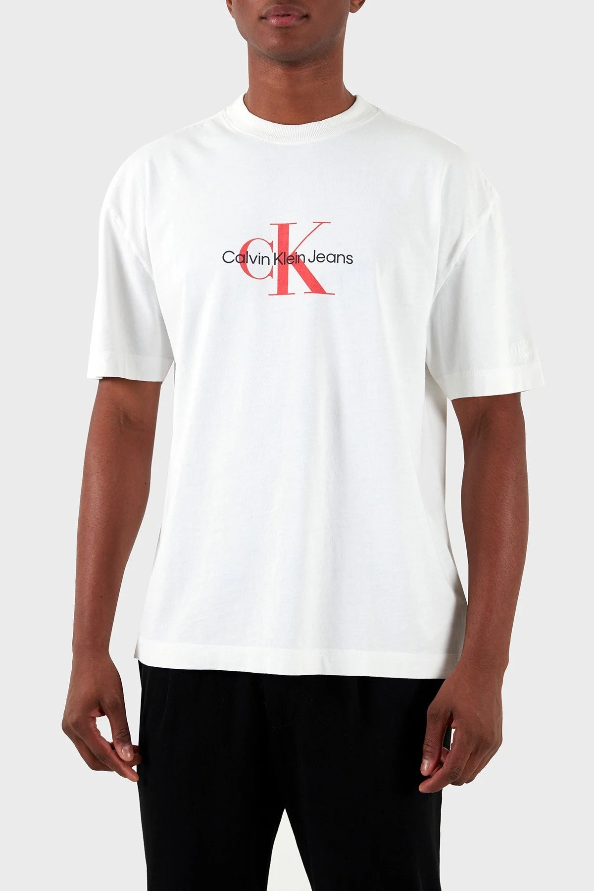 Calvin Klein Pamuklu Oversize Bisiklet Yaka J30J325427YAF Erkek T Shirt J30J325427 YAF BEYAZ - 1