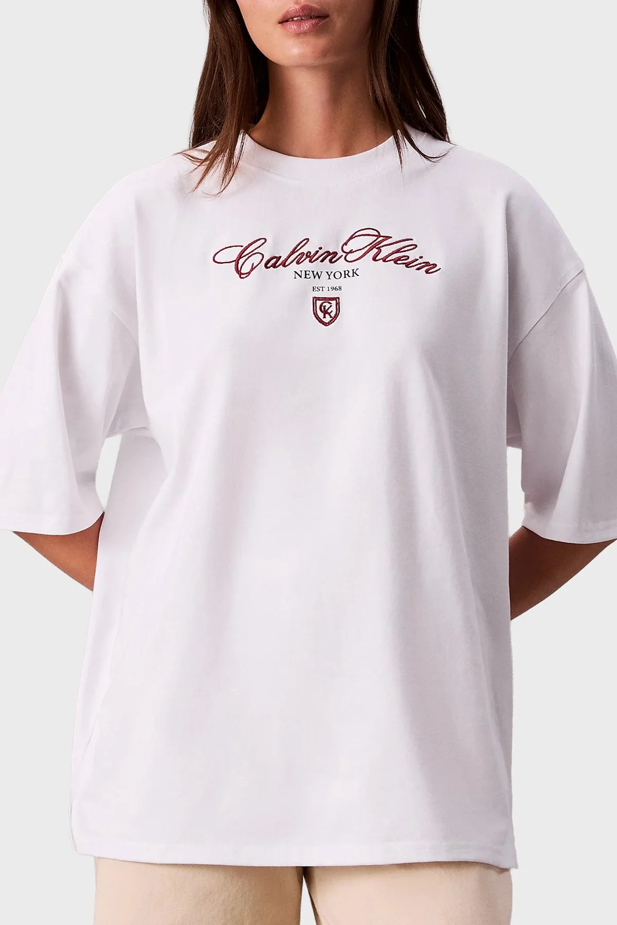 Calvin Klein Pamuklu Oversize Bisiklet Yaka Logolu LV047E232GYAA Bayan T Shirt LV047E232G YAA BEYAZ - 1