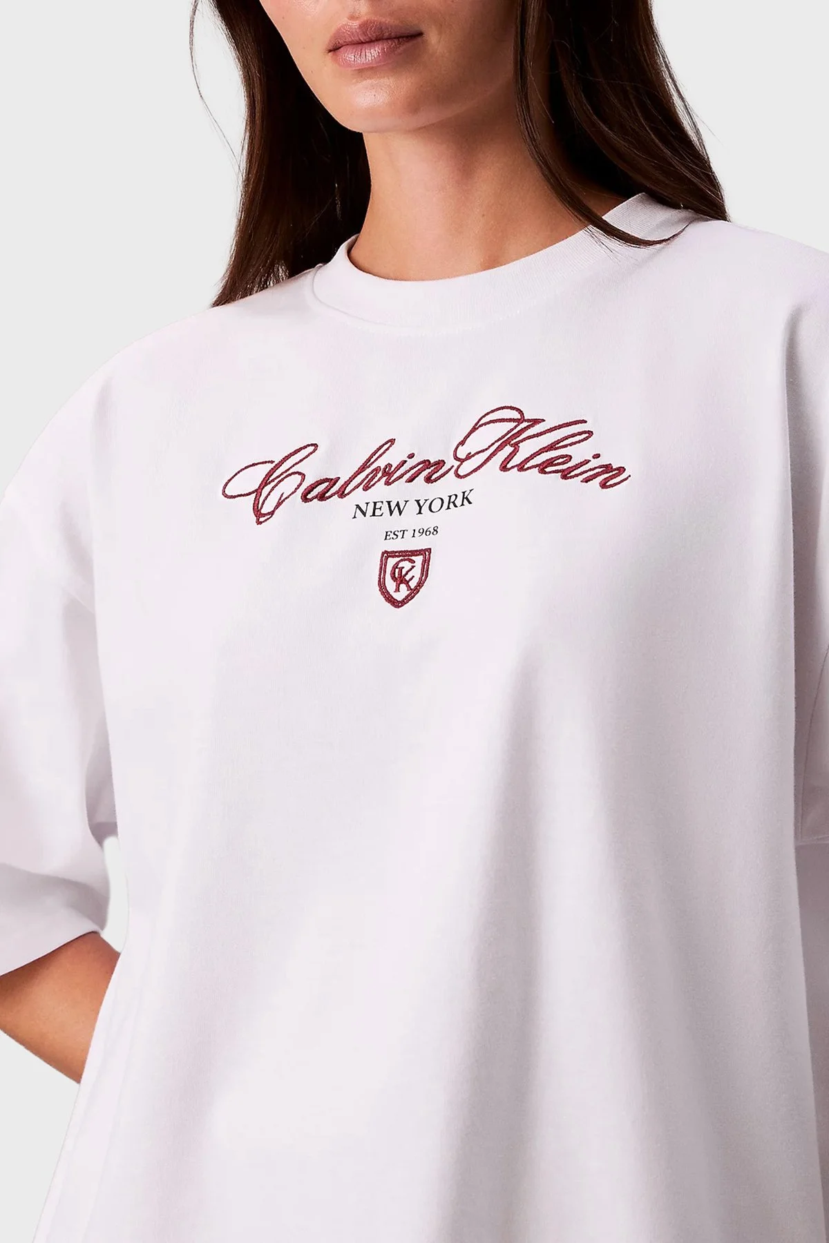 Calvin Klein Pamuklu Oversize Bisiklet Yaka Logolu LV047E232GYAA Bayan T Shirt LV047E232G YAA BEYAZ - 3