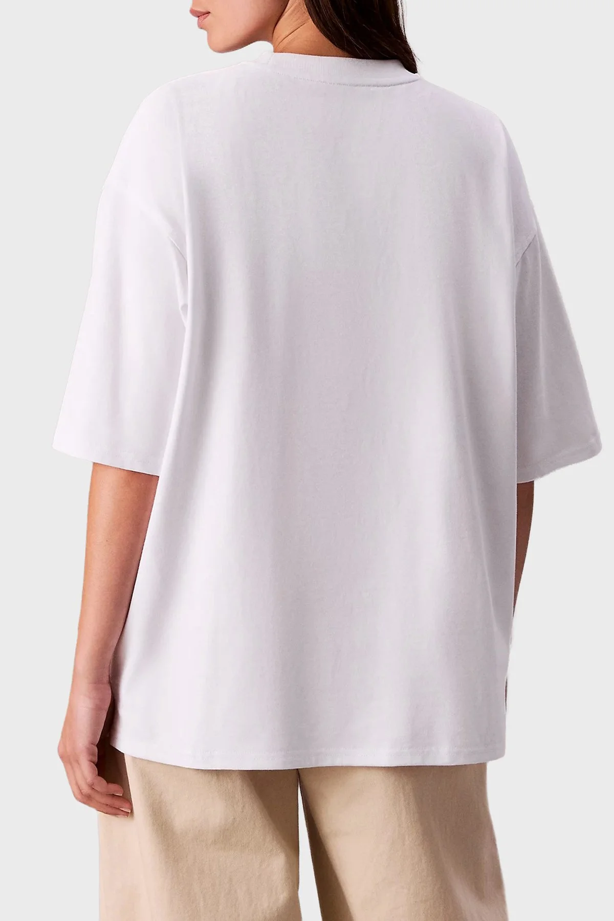 Calvin Klein Pamuklu Oversize Bisiklet Yaka Logolu LV047E232GYAA Bayan T Shirt LV047E232G YAA BEYAZ - 4