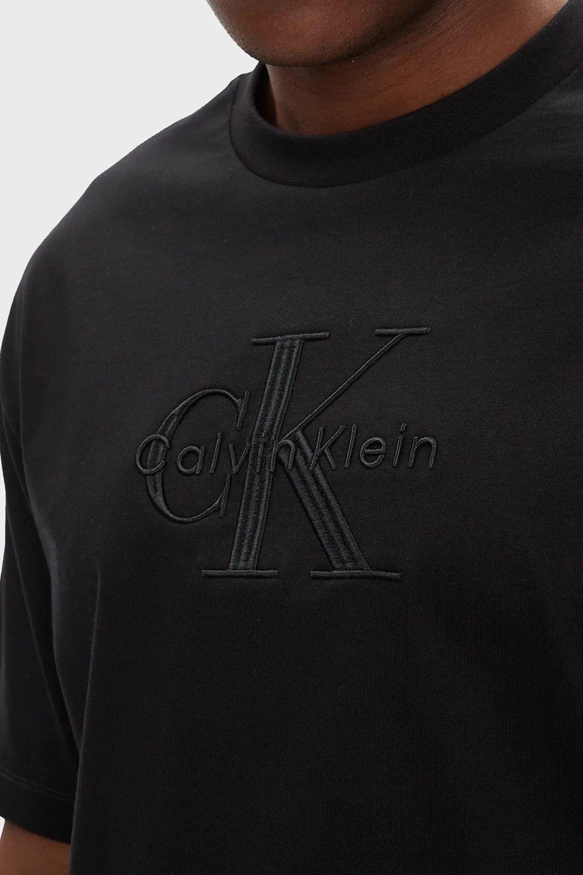 Calvin Klein Pamuklu Oversize Fit Bisiklet Yaka Logolu LV04RB295GUB1 Erkek T Shirt LV04RB295G UB1 SİYAH - 4