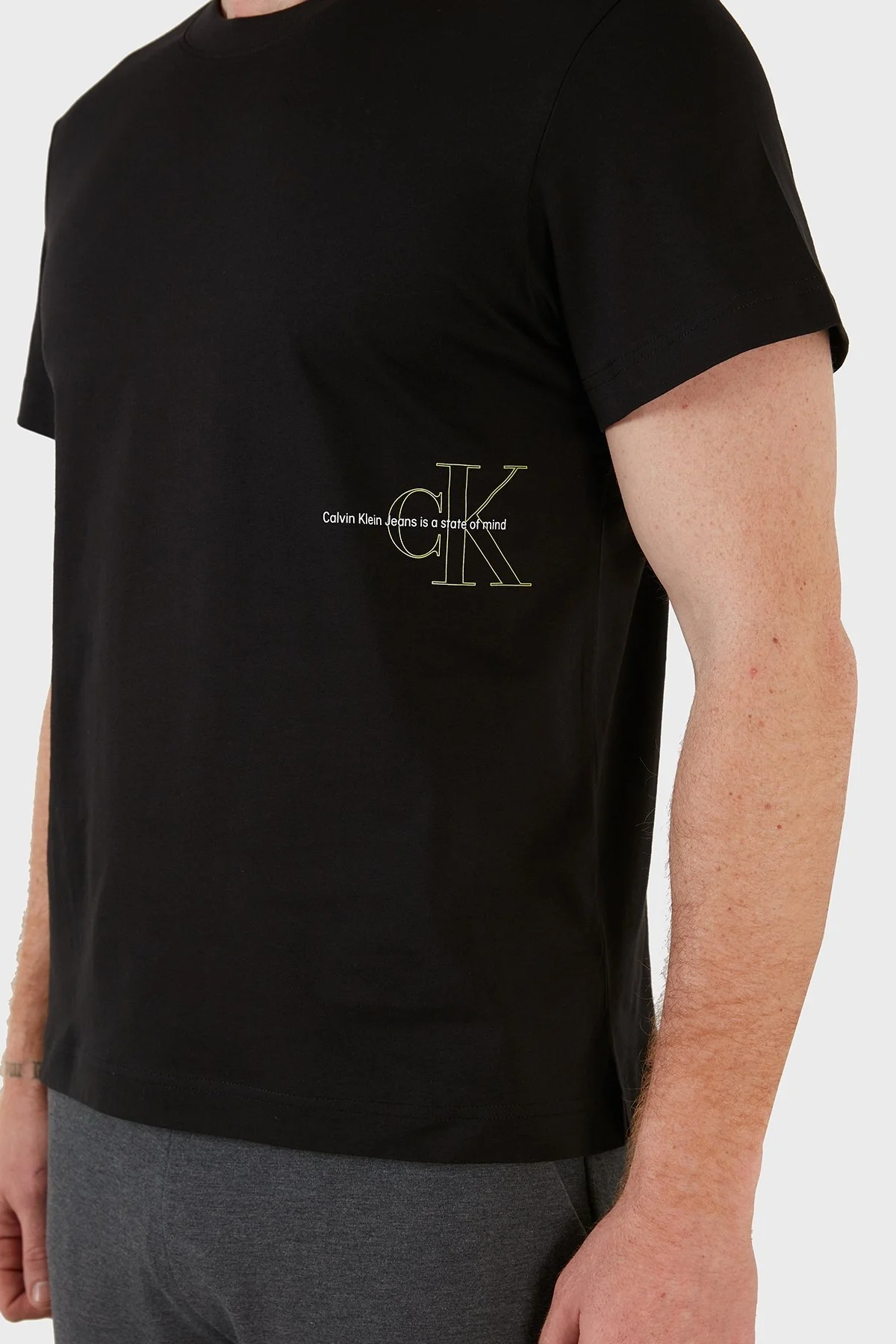 Calvin Klein Pamuklu Regular Fit Bisiklet Yaka Erkek T Shirt J30J320193 BEH SİYAH - 4