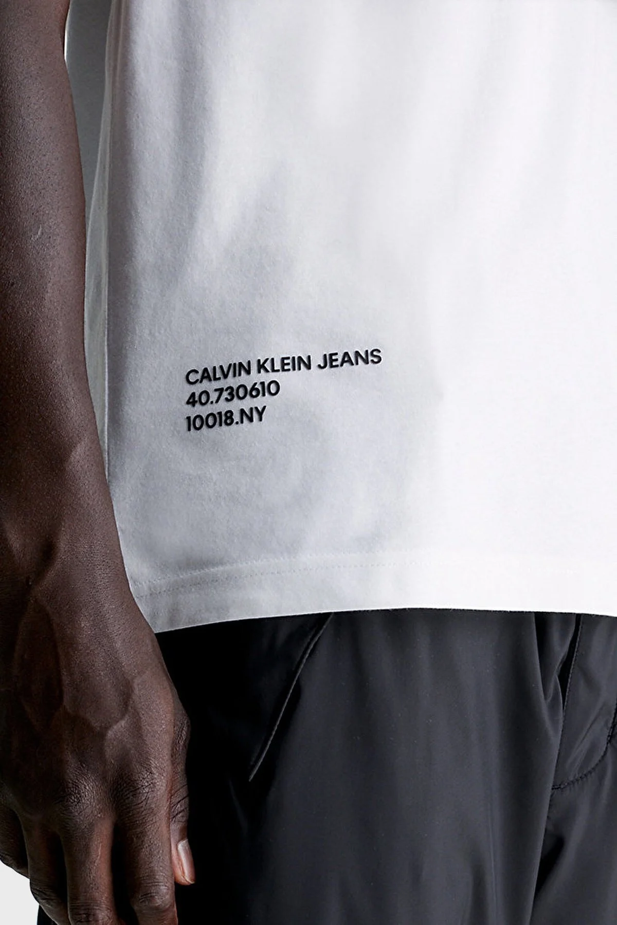 Calvin Klein Pamuklu Regular Fit Bisiklet Yaka J30J325065YAF Erkek T Shirt J30J325065 YAF BEYAZ - 4