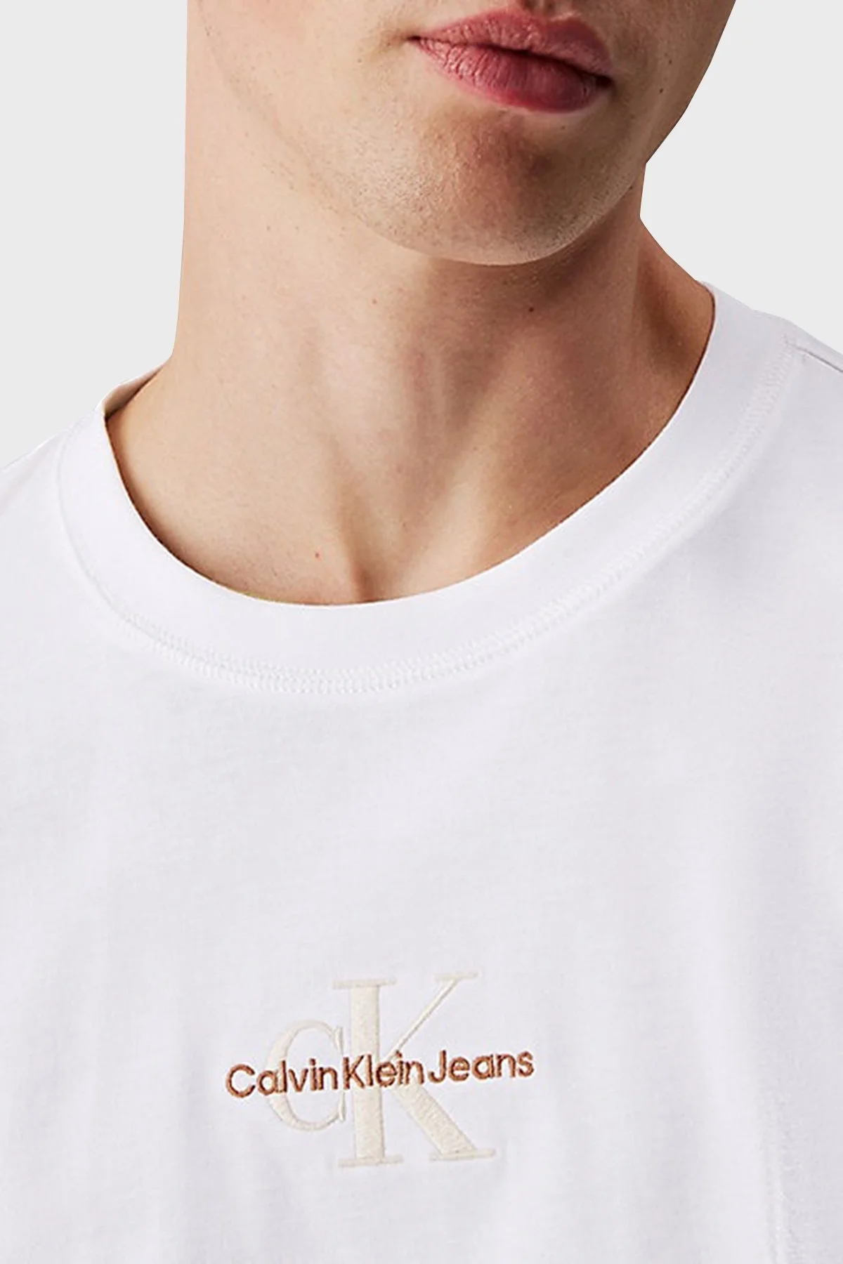 Calvin Klein Pamuklu Regular Fit Bisiklet Yaka Logolu J30J325649YAF Erkek T Shirt J30J325649 YAF BEYAZ - 7