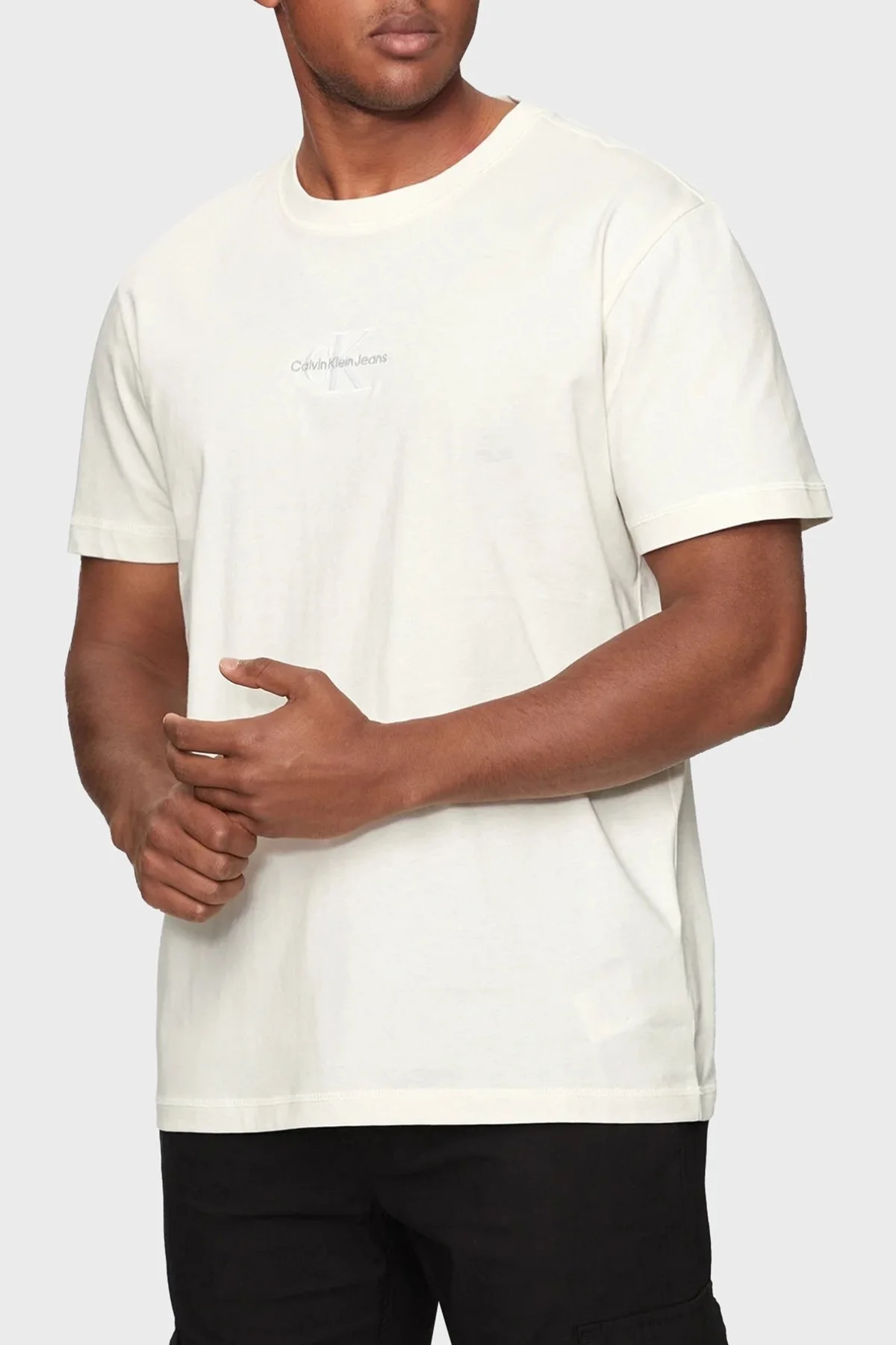 Calvin Klein Pamuklu Regular Fit Bisiklet Yaka Logolu J30J325649YBI Erkek T Shirt J30J325649 YBI EKRU - 1