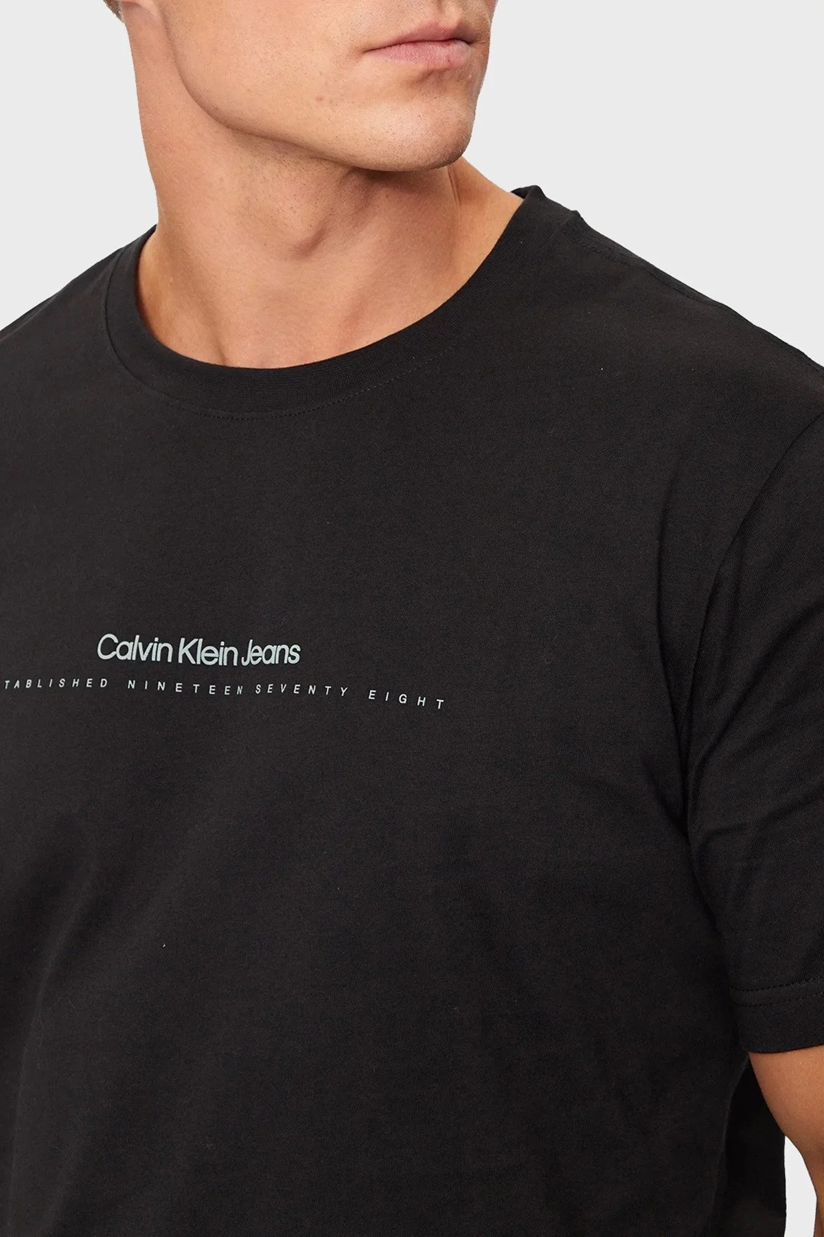 Calvin Klein Pamuklu Regular Fit Bisiklet Yaka Logolu J30J327075BEH Erkek T Shirt J30J327075 BEH SİYAH - 4