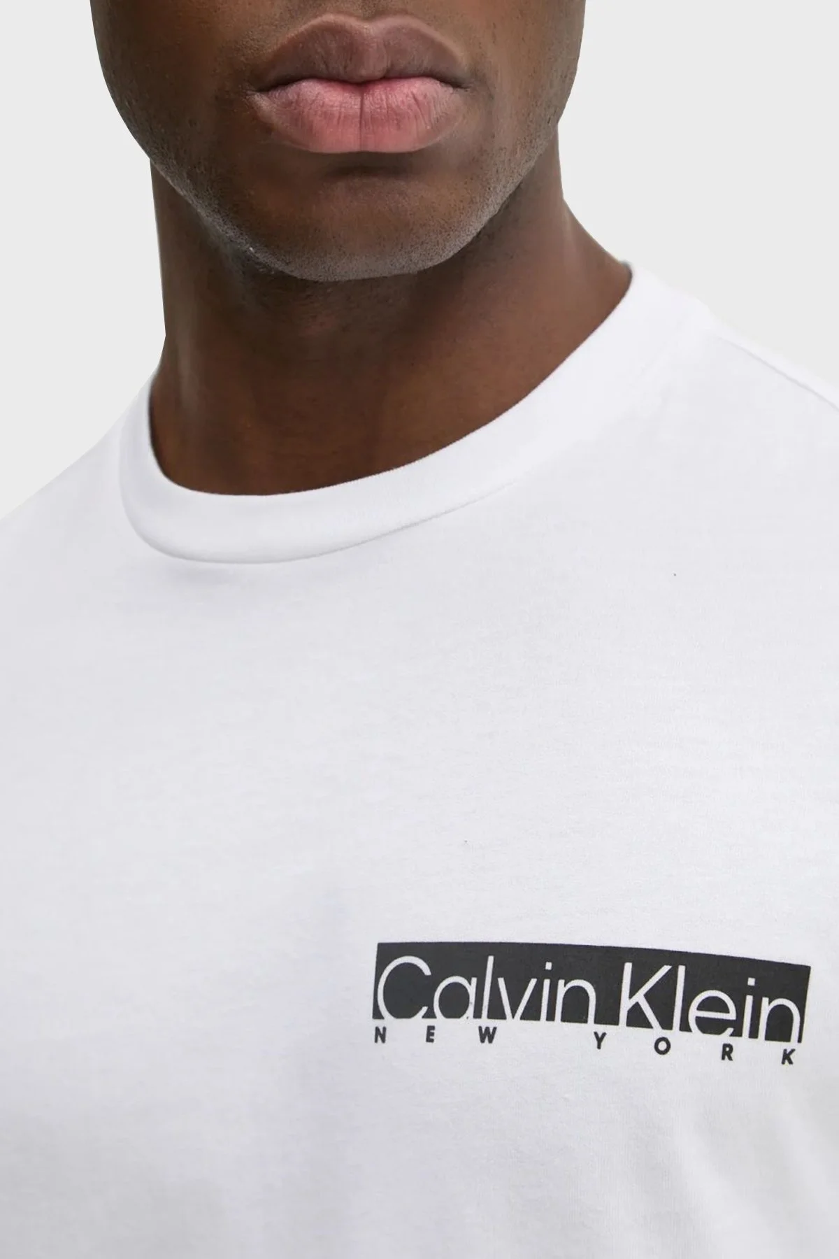 Calvin Klein Pamuklu Regular Fit Bisiklet Yaka Logolu K10K113800YAF Erkek T Shirt K10K113800 YAF BEYAZ - 8