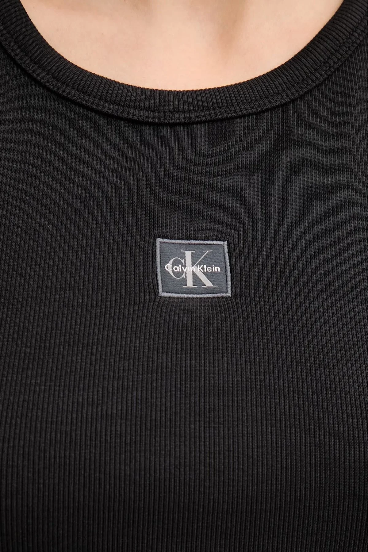 Calvin Klein Pamuklu Regular Fit Bisiklet Yaka Logolu LV047C201GUB1 Bayan Top LV047C201G UB1 SİYAH - 4