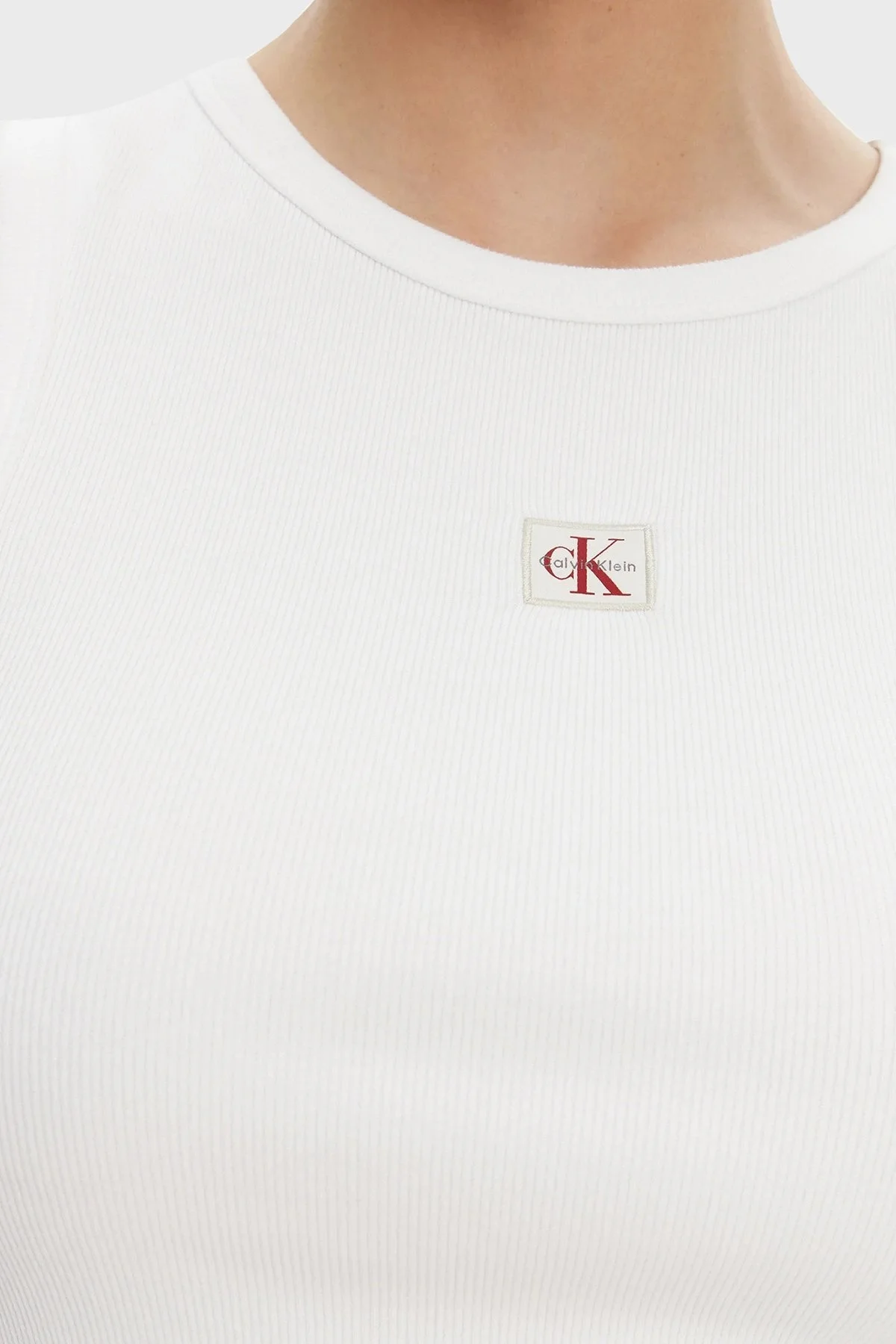 Calvin Klein Pamuklu Regular Fit Bisiklet Yaka Logolu LV047C201GYAA Bayan Top LV047C201G YAA BEYAZ - 5