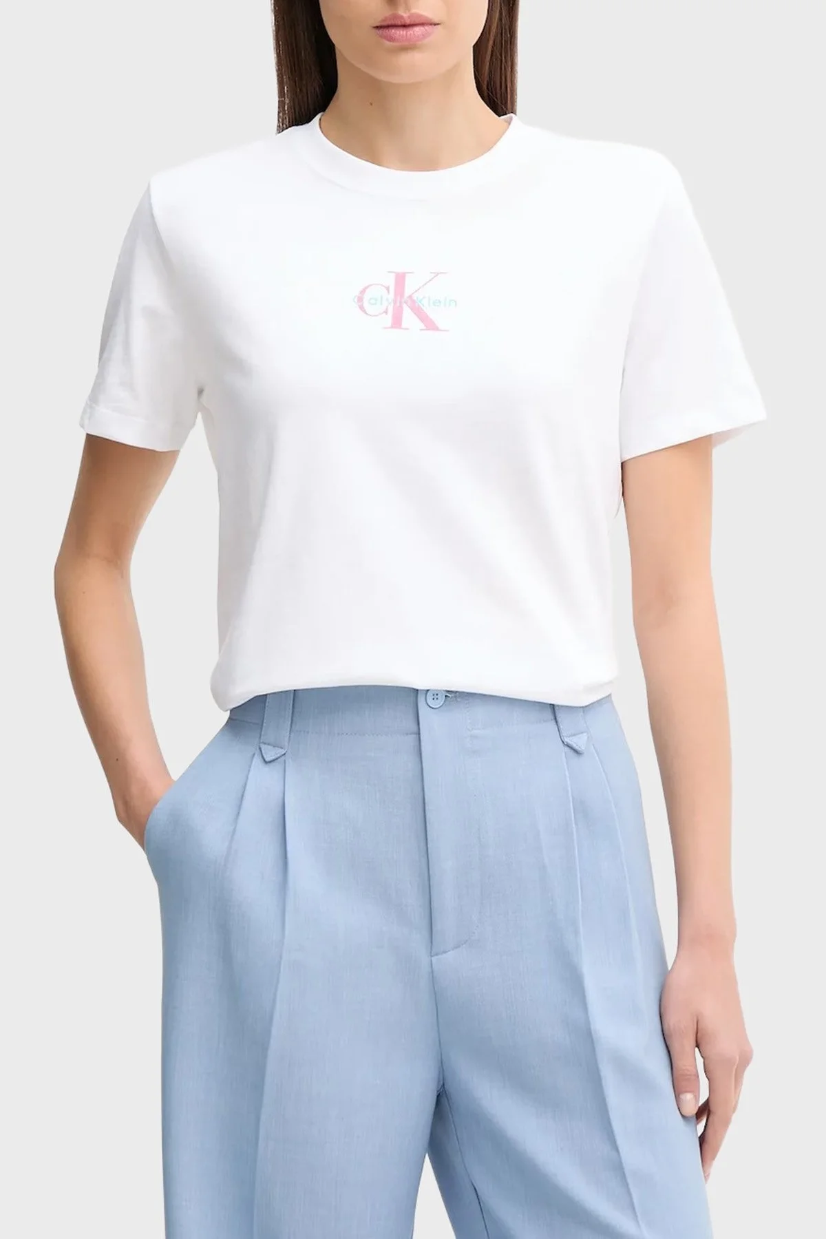Calvin Klein Pamuklu Regular Fit Bisiklet Yaka Logolu LV047C856GYAA Bayan T Shirt LV047C856G YAA BEYAZ - 1
