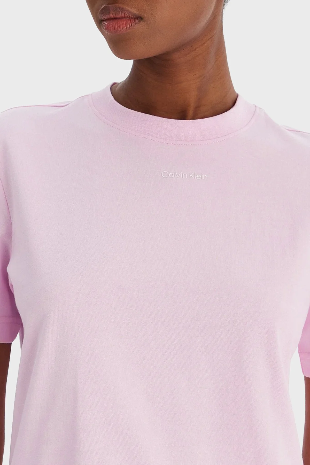 Calvin Klein Pamuklu Regular Fit Bisiklet Yaka Logolu LV147C857G2MU Bayan T Shirt LV147C857G 2MU PEMBE - 4