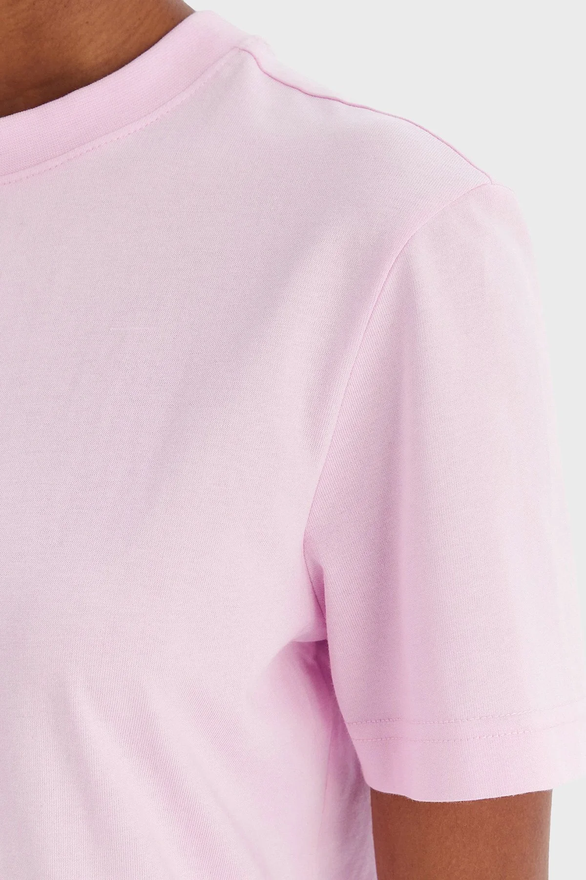 Calvin Klein Pamuklu Regular Fit Bisiklet Yaka Logolu LV147C857G2MU Bayan T Shirt LV147C857G 2MU PEMBE - 5