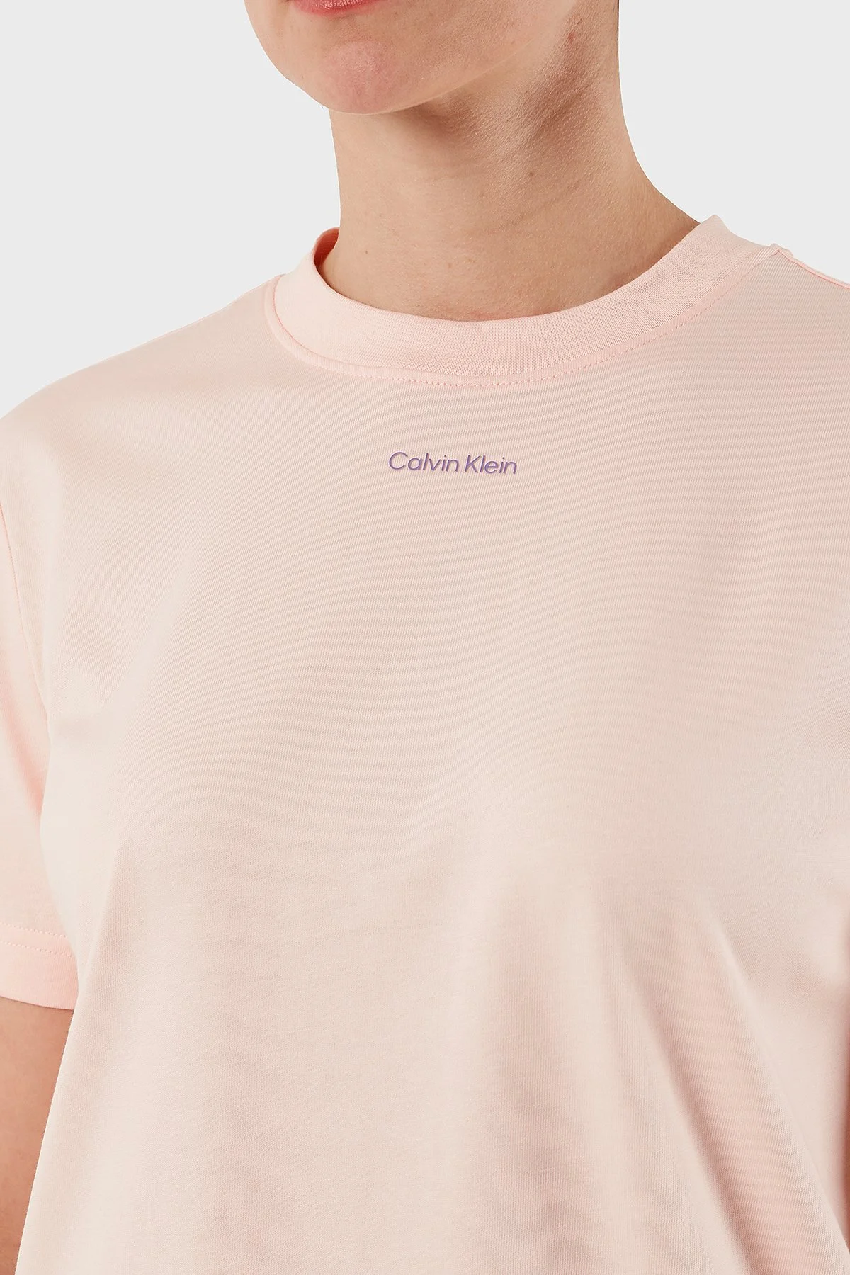 Calvin Klein Pamuklu Regular Fit Bisiklet Yaka Logolu LV147C857GVI7 Bayan T Shirt LV147C857G VI7 AÇIK PEMBE - 5