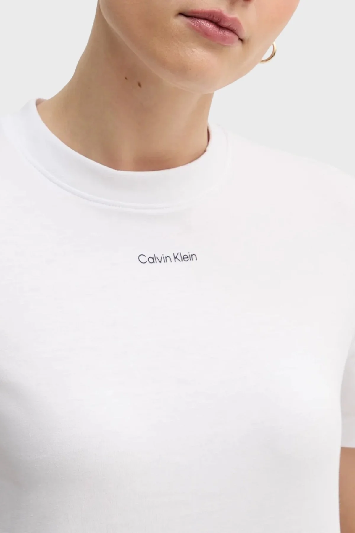 Calvin Klein Pamuklu Regular Fit Bisiklet Yaka Logolu LV147C857GYAA Bayan T Shirt LV147C857G YAA BEYAZ - 4