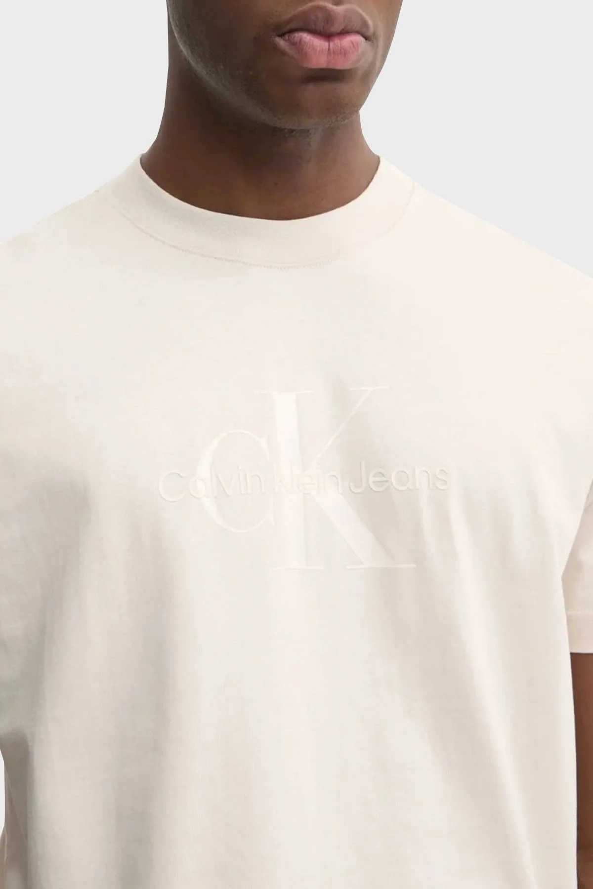 Calvin Klein Pamuklu Regular Fit Bisiklet Yaka Parlak Logolu J30J327109PDH Erkek T Shirt J30J327109 PDH AÇIK GRİ - 2