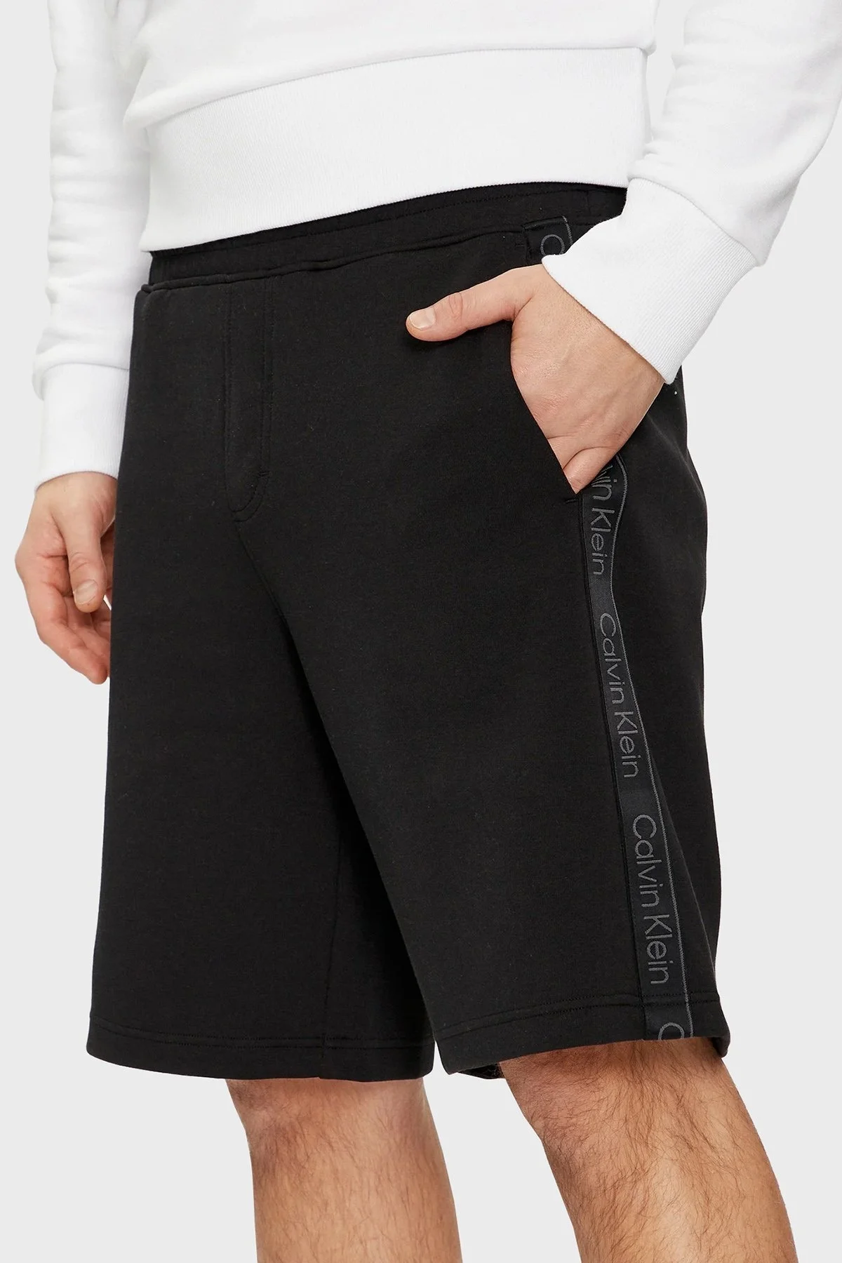 Calvin Klein Pamuklu Regular Fit Cepli K10K112964BEH Erkek Short K10K112964 BEH SİYAH - 2