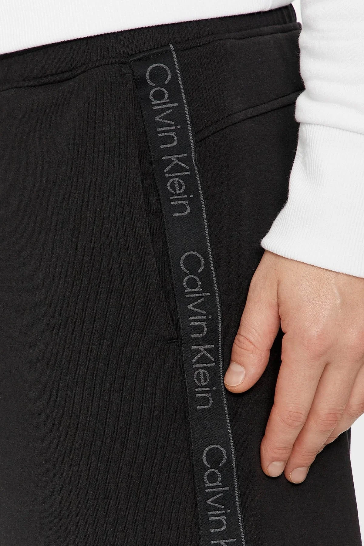 Calvin Klein Pamuklu Regular Fit Cepli K10K112964BEH Erkek Short K10K112964 BEH SİYAH - 4