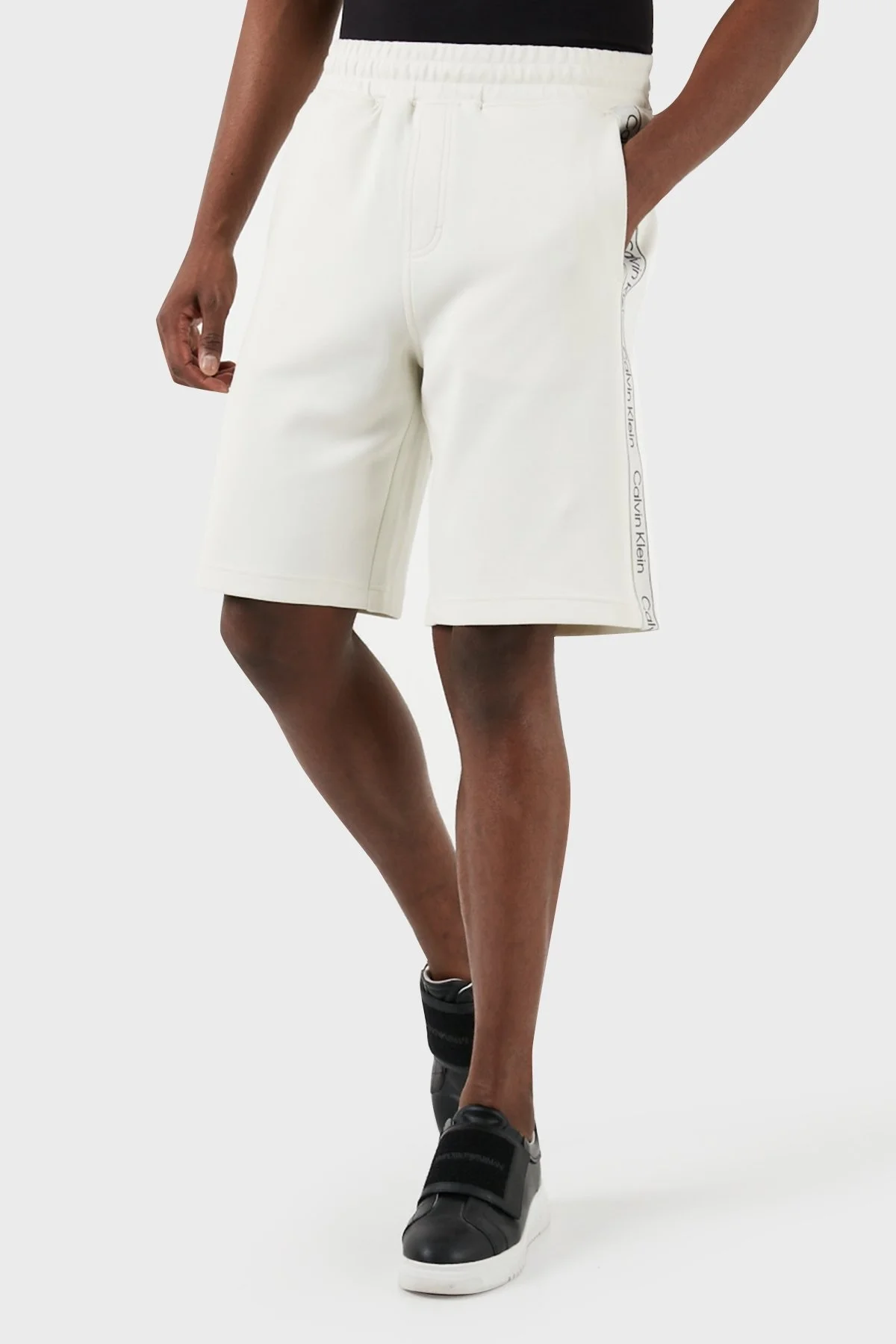 Calvin Klein Pamuklu Regular Fit Cepli K10K112964CGA Erkek Short K10K112964 CGA EKRU - 1
