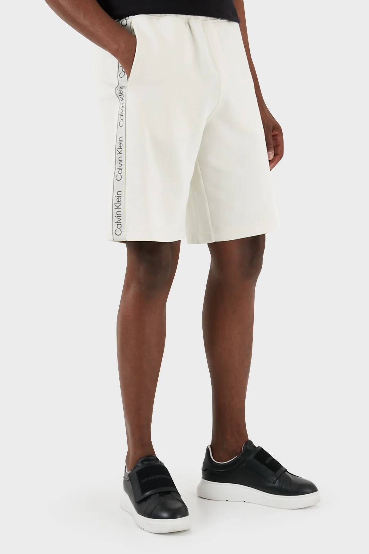 Calvin Klein Pamuklu Regular Fit Cepli K10K112964CGA Erkek Short K10K112964 CGA EKRU - 2