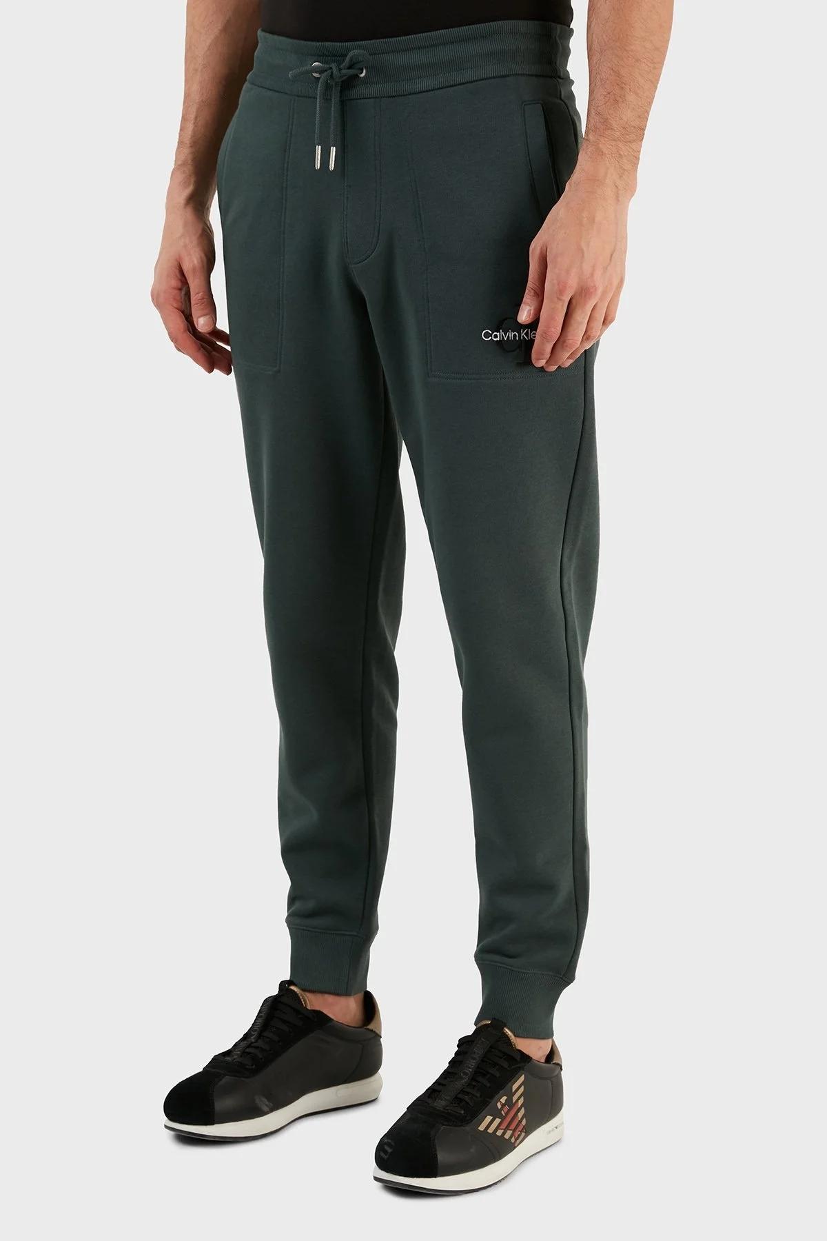 Calvin Klein Pamuklu Regular Fit Jogger Spor Erkek Pantolon J30J320899 L7E HAKİ - 3