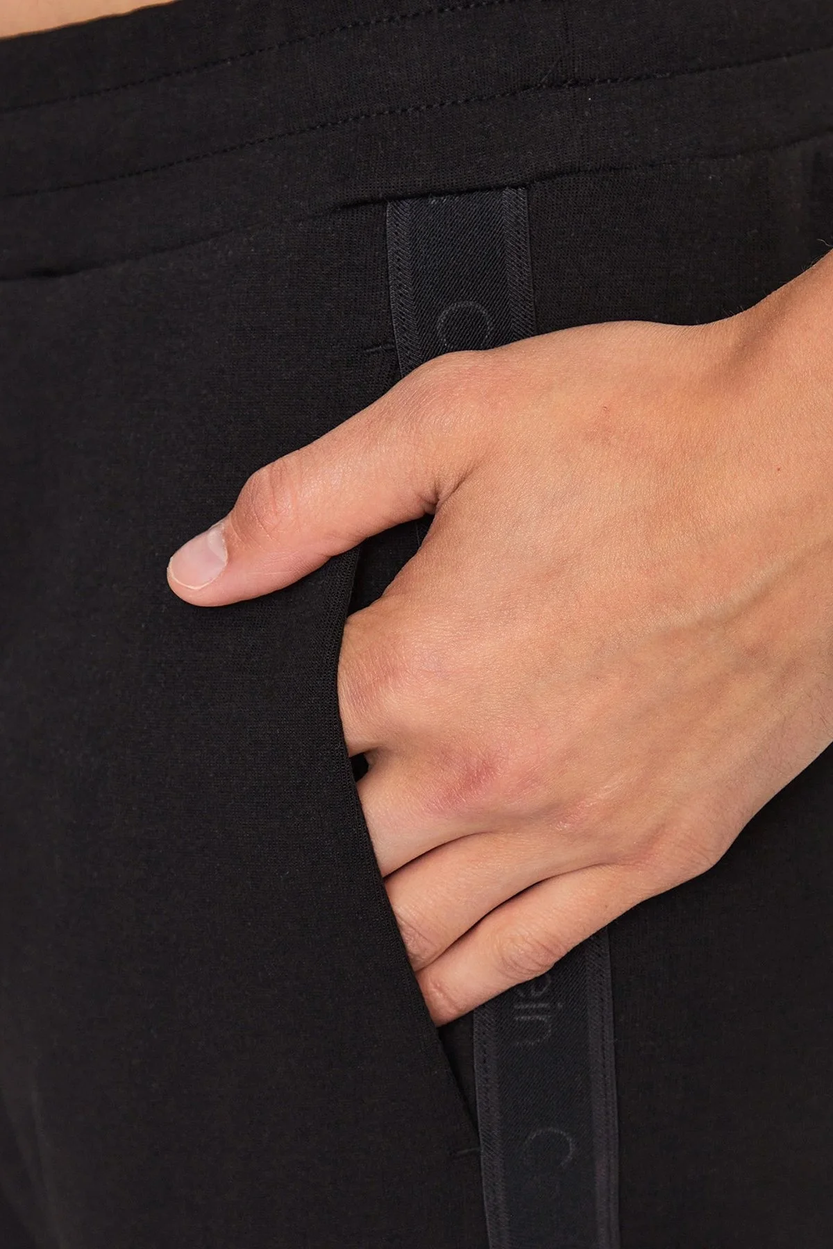 Calvin Klein Pamuklu Regular Fit Jogger Spor K10K111565BEH Erkek Pantolon K10K111565 BEH SİYAH - 4