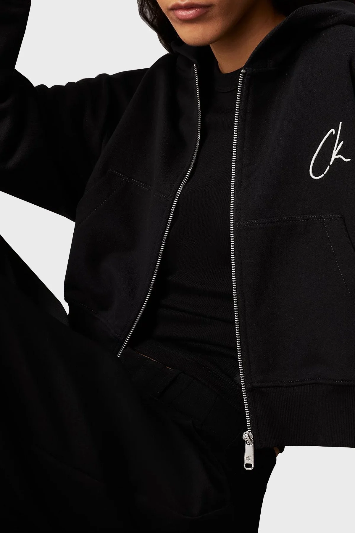 Calvin Klein Pamuklu Regular Fit Kapüşonlu Fermuarlı Kısa J20J224440BEH Bayan Sweat J20J224440 BEH SİYAH - 4