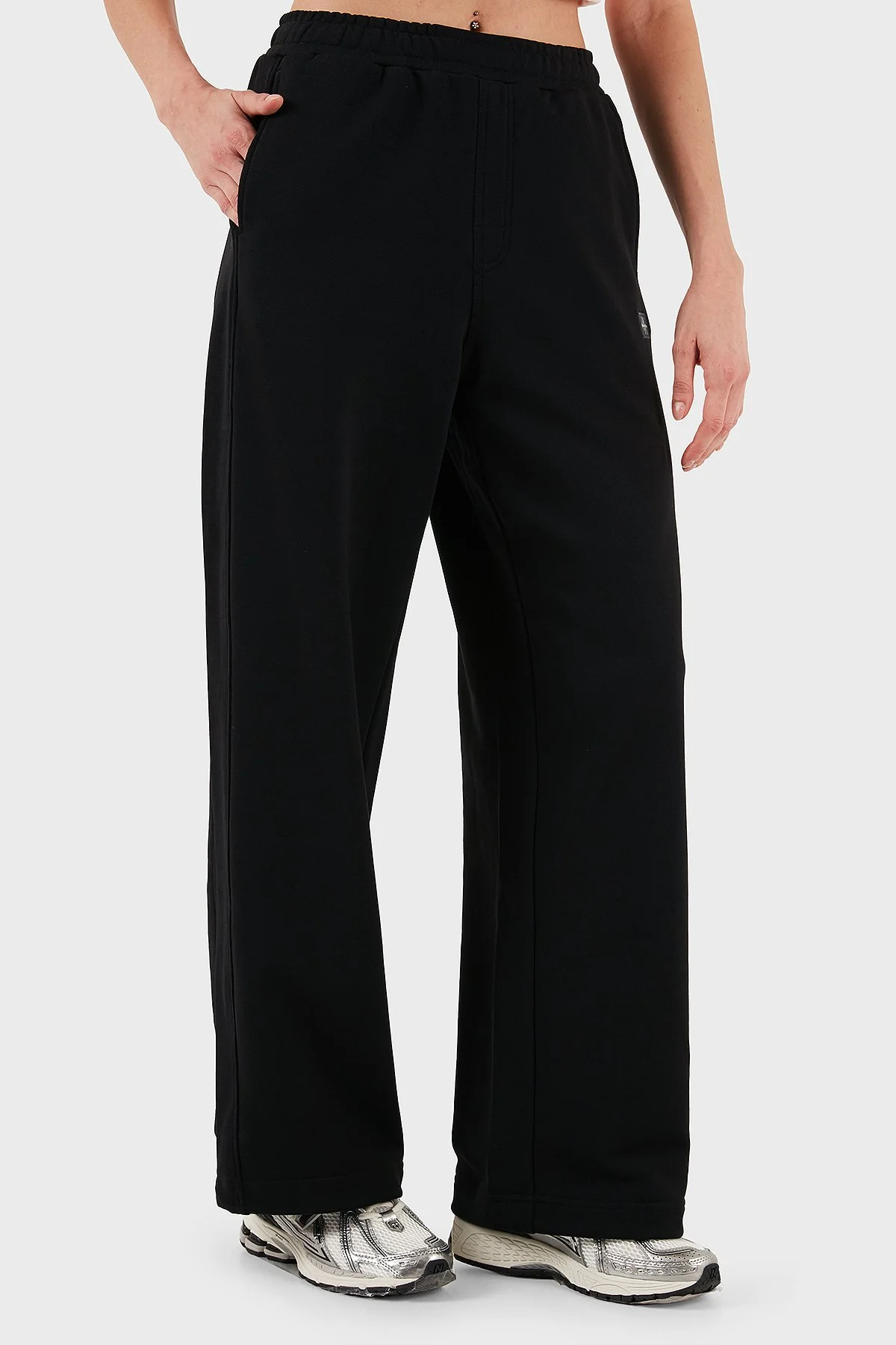 Calvin Klein Pamuklu Regular Fit Lastikli Bel Düz Paça LV047C249GUB1 Bayan Pantolon LV047C249G UB1 SİYAH - 1