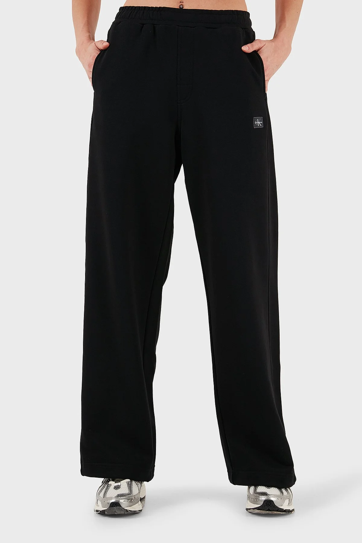 Calvin Klein Pamuklu Regular Fit Lastikli Bel Düz Paça LV047C249GUB1 Bayan Pantolon LV047C249G UB1 SİYAH - 4