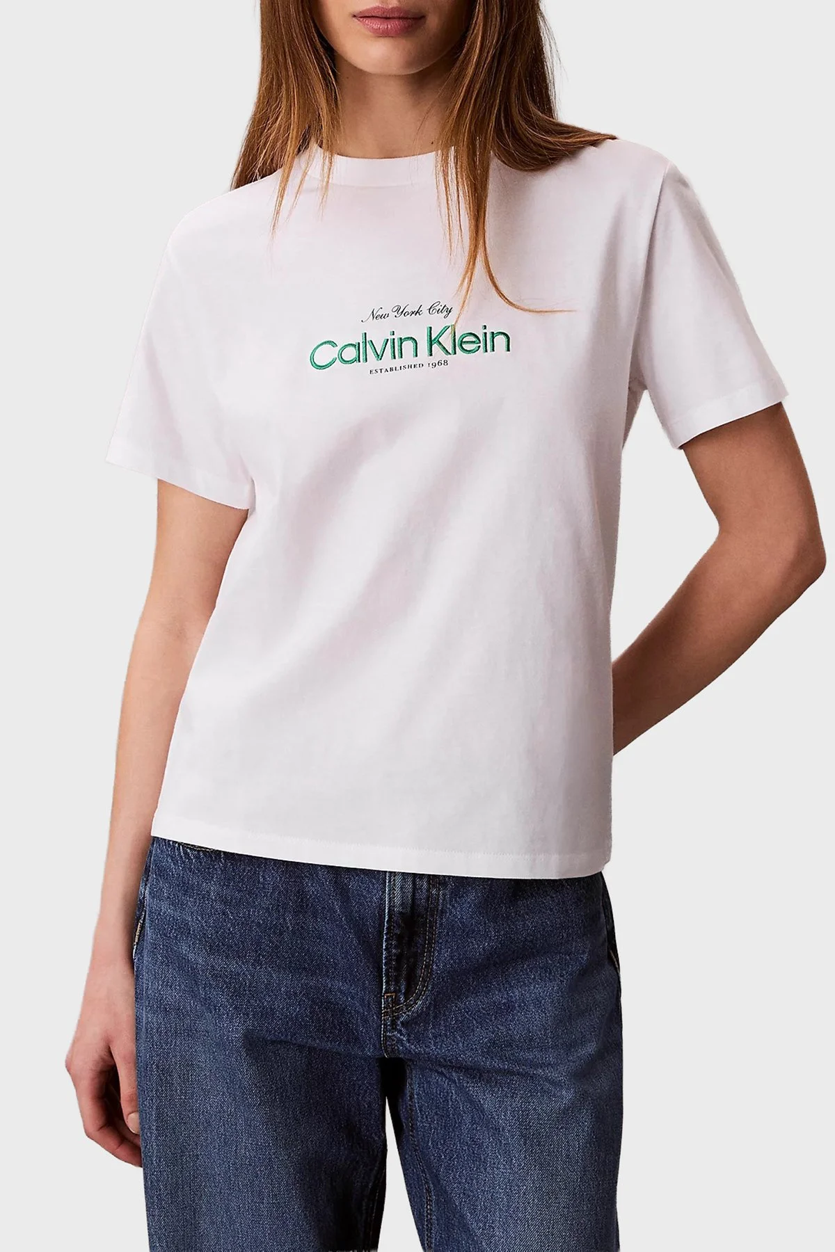Calvin Klein Pamuklu Regular Fit Logo Baskılı Bisiklet Yaka LV047F810GYAF Kadın T Shirt LV047F810G YAF BEYAZ - 1