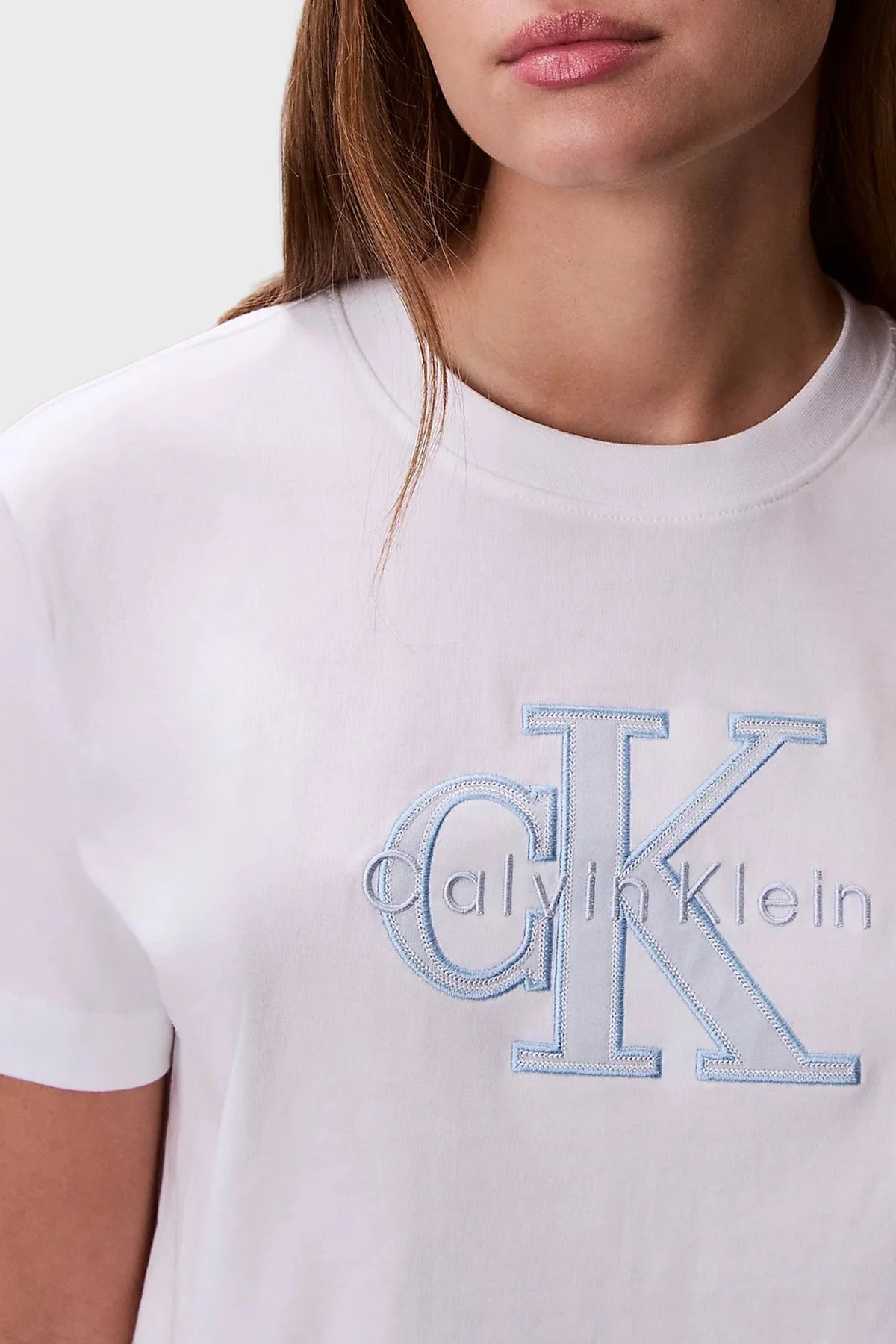 Calvin Klein Pamuklu Regular Fit Logolu Bisiklet Yaka LV047F829GYAF Bayan T Shirt LV047F829G YAF BEYAZ - 5