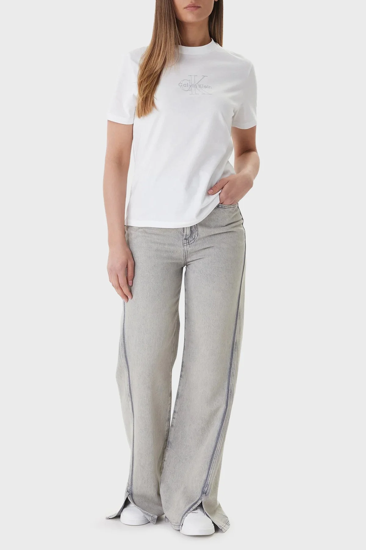 Calvin Klein Pamuklu Regular Fit Logolu Bisiklet Yaka LV047F831GYAF Bayan T Shirt LV047F831G YAF BEYAZ - 2